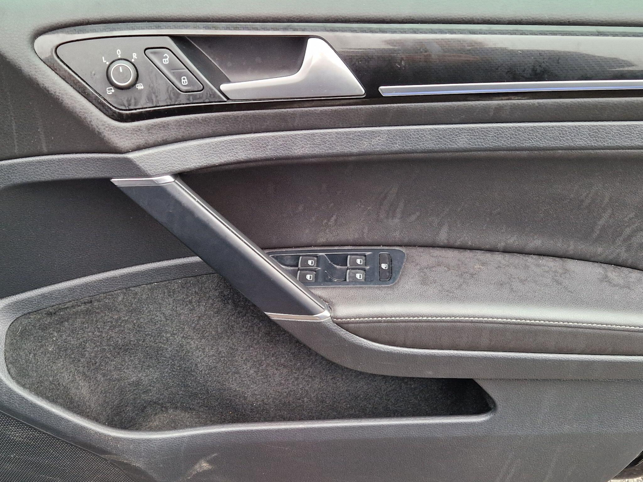 Volkswagen Golf - Image 28