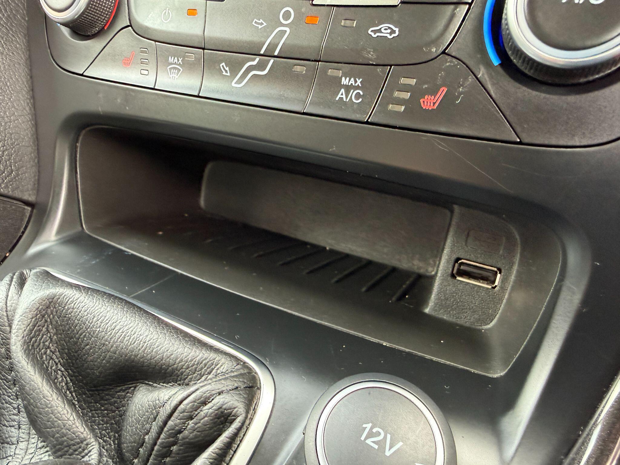 Ford Focus - Image 58