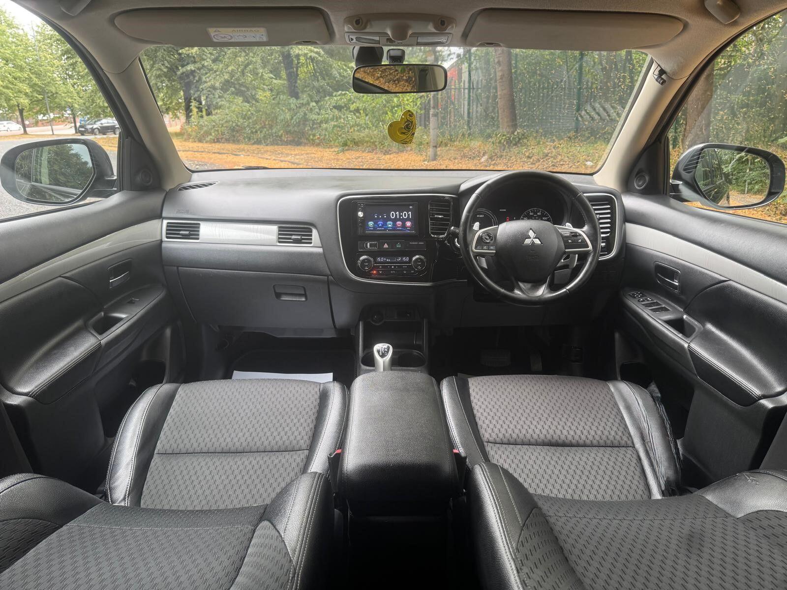 Mitsubishi Outlander - Image 17