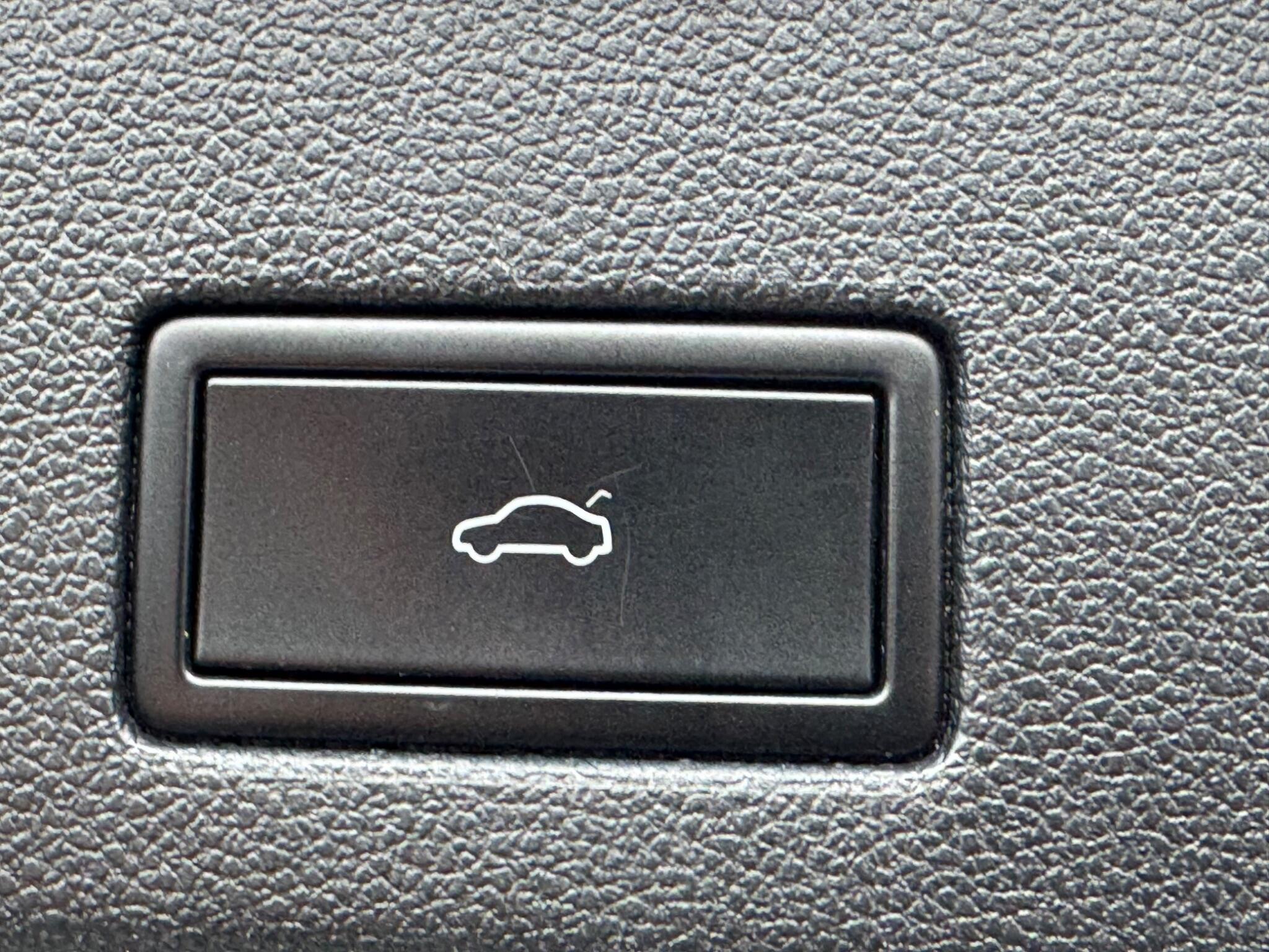 Volkswagen Touareg - Image 30