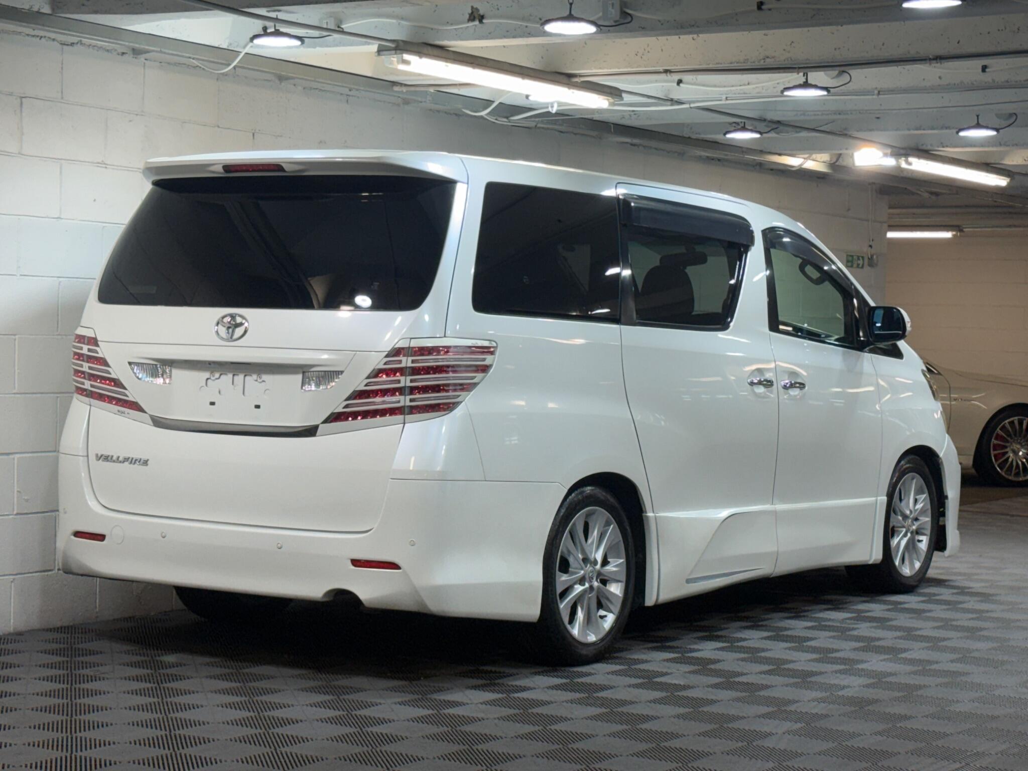 Toyota Vellfire - Image 4