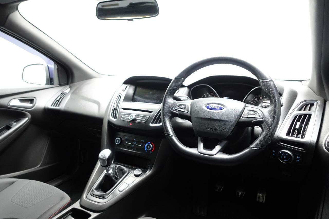 Ford Focus - Image 15