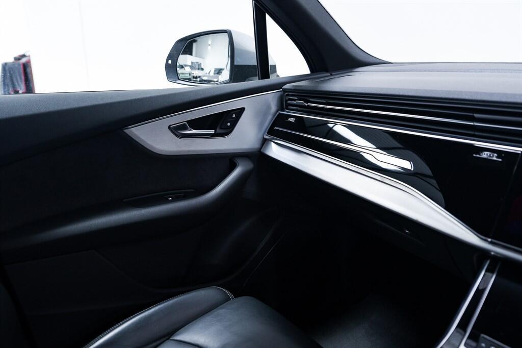 Audi Q7 - Image 16