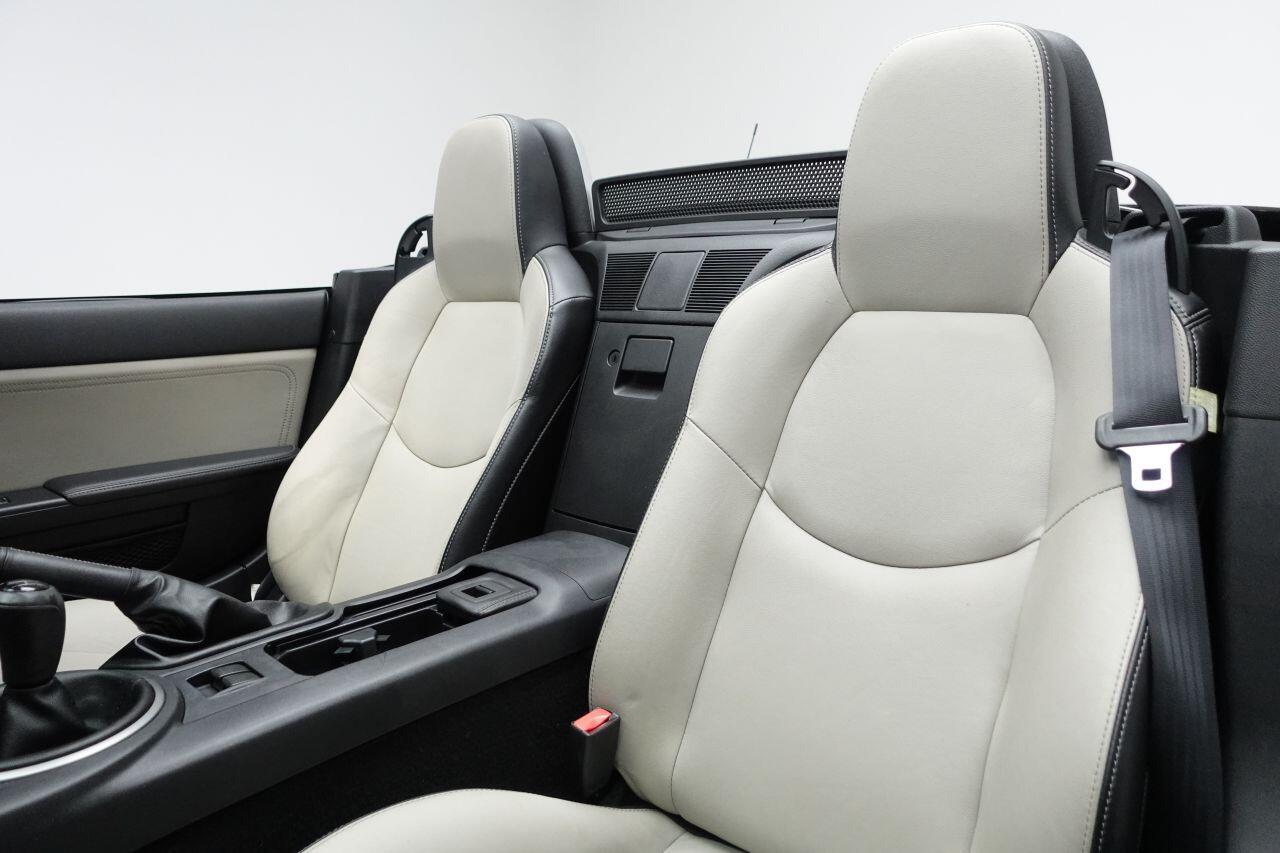 Mazda MX-5 - Image 17