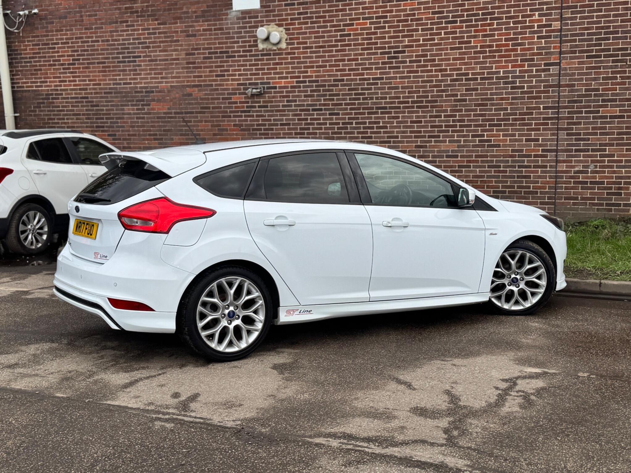 Ford Focus - Image 17