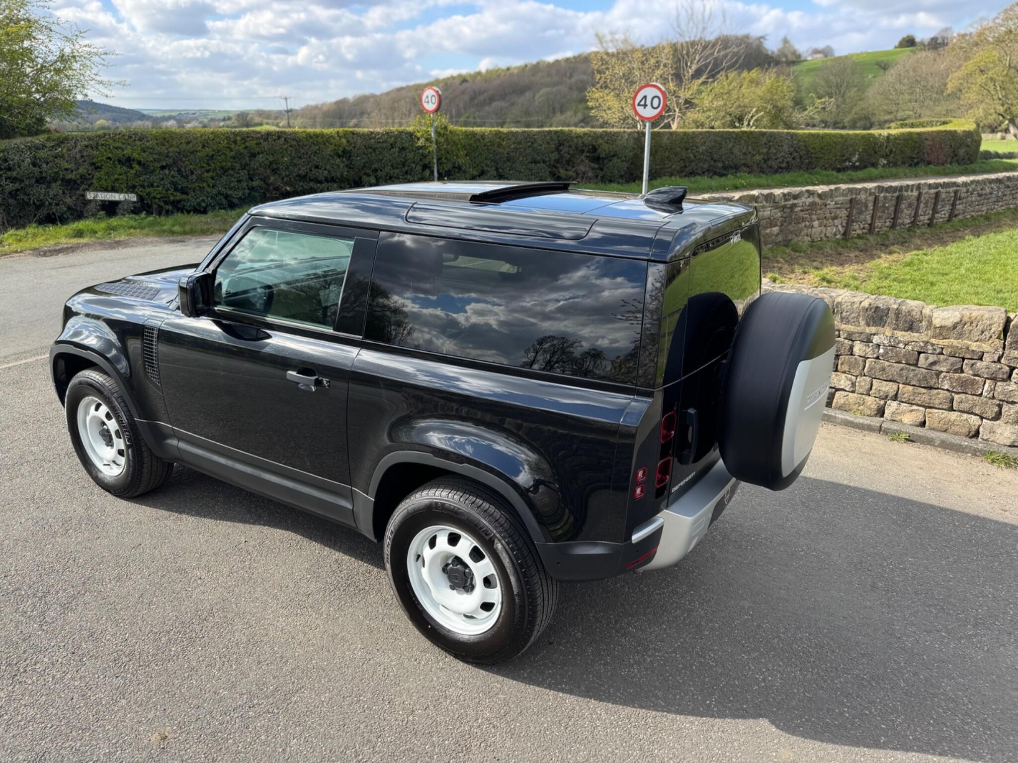 Land Rover Defender 90 - Image 18