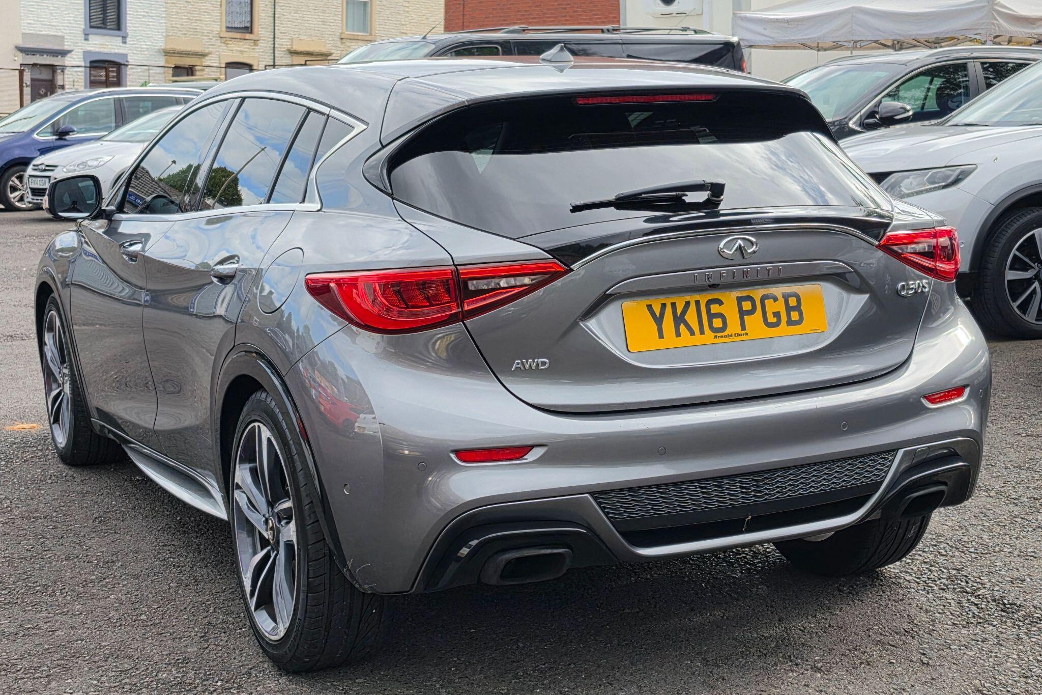 Infiniti Q30 - Image 5