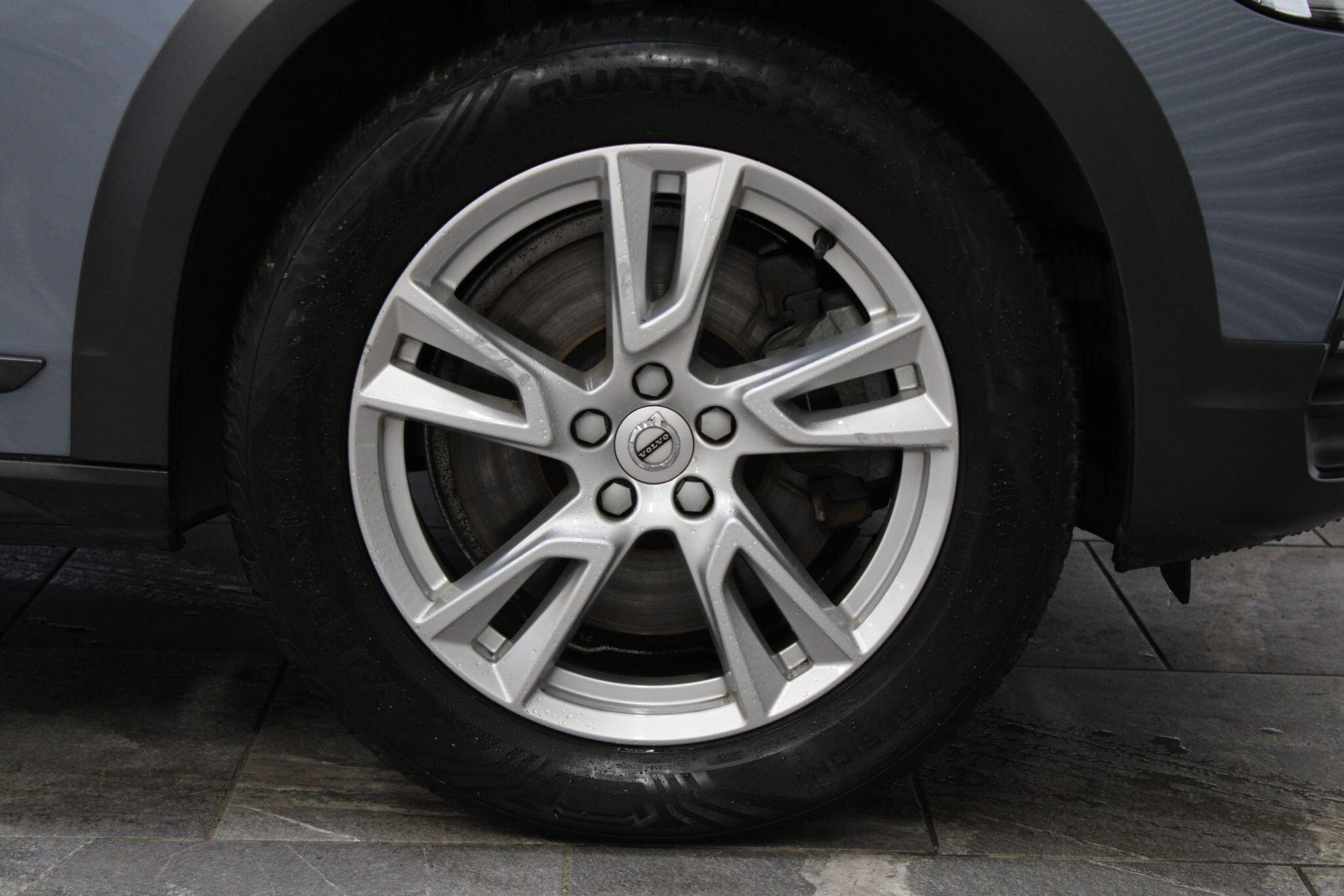 Volvo V90 CROSS COUNTRY - Image 9
