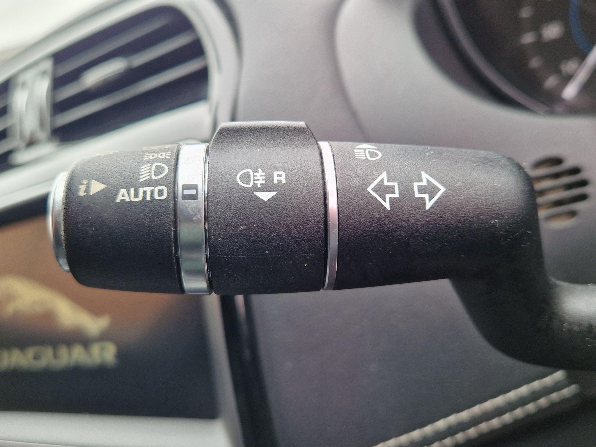 Jaguar XE - Image 44