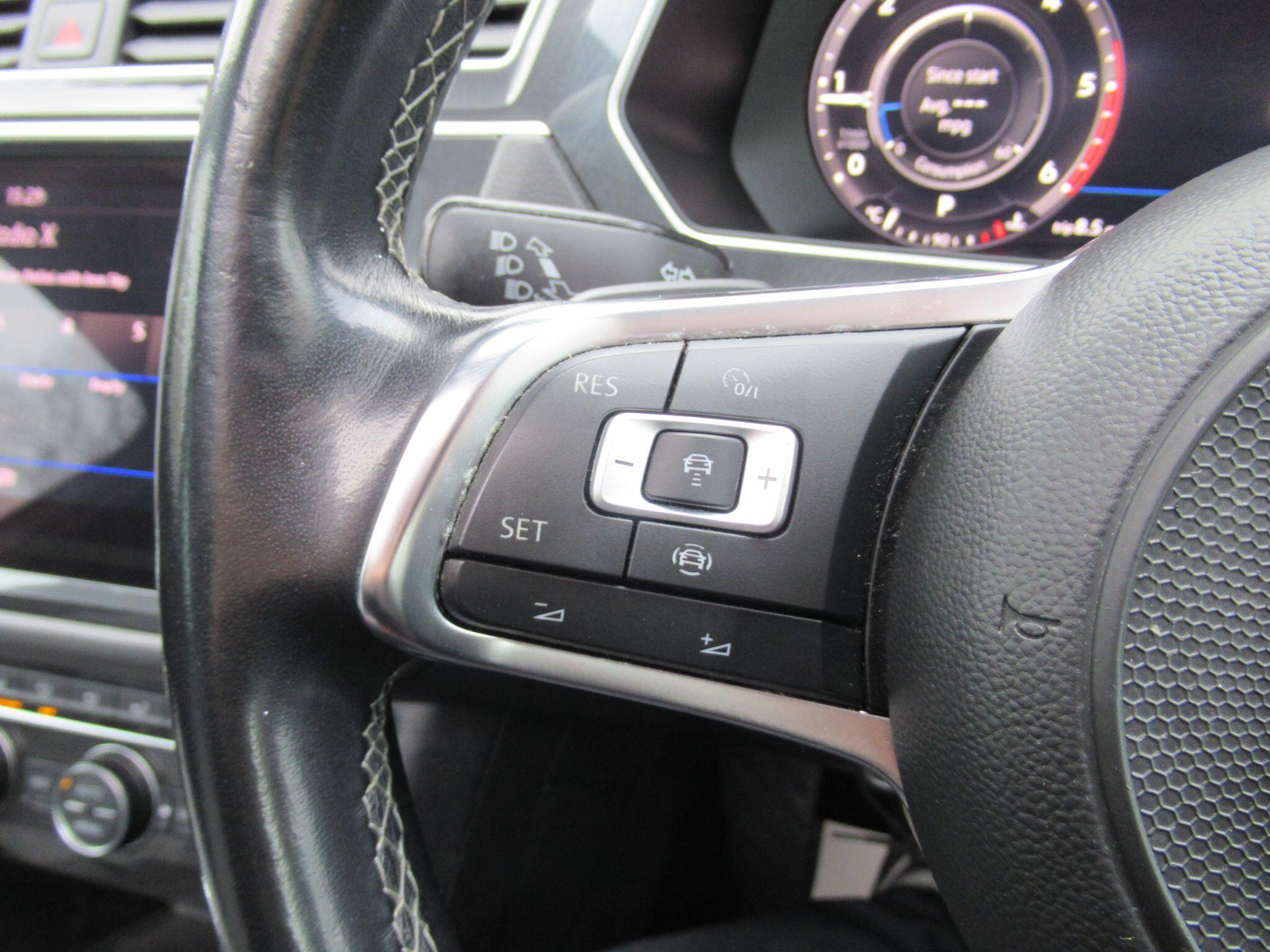 Volkswagen Tiguan - Image 27