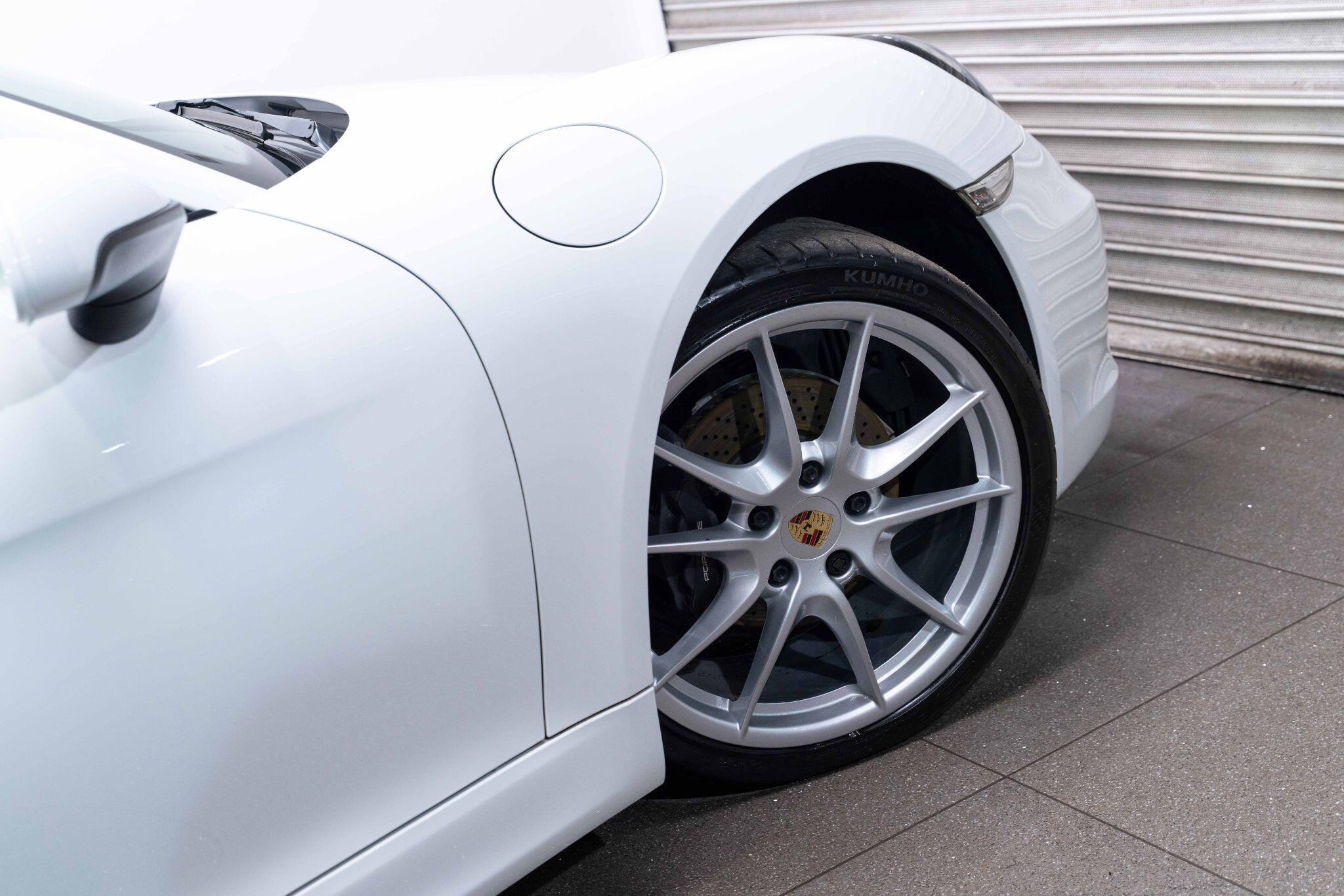 Porsche Cayman - Image 23