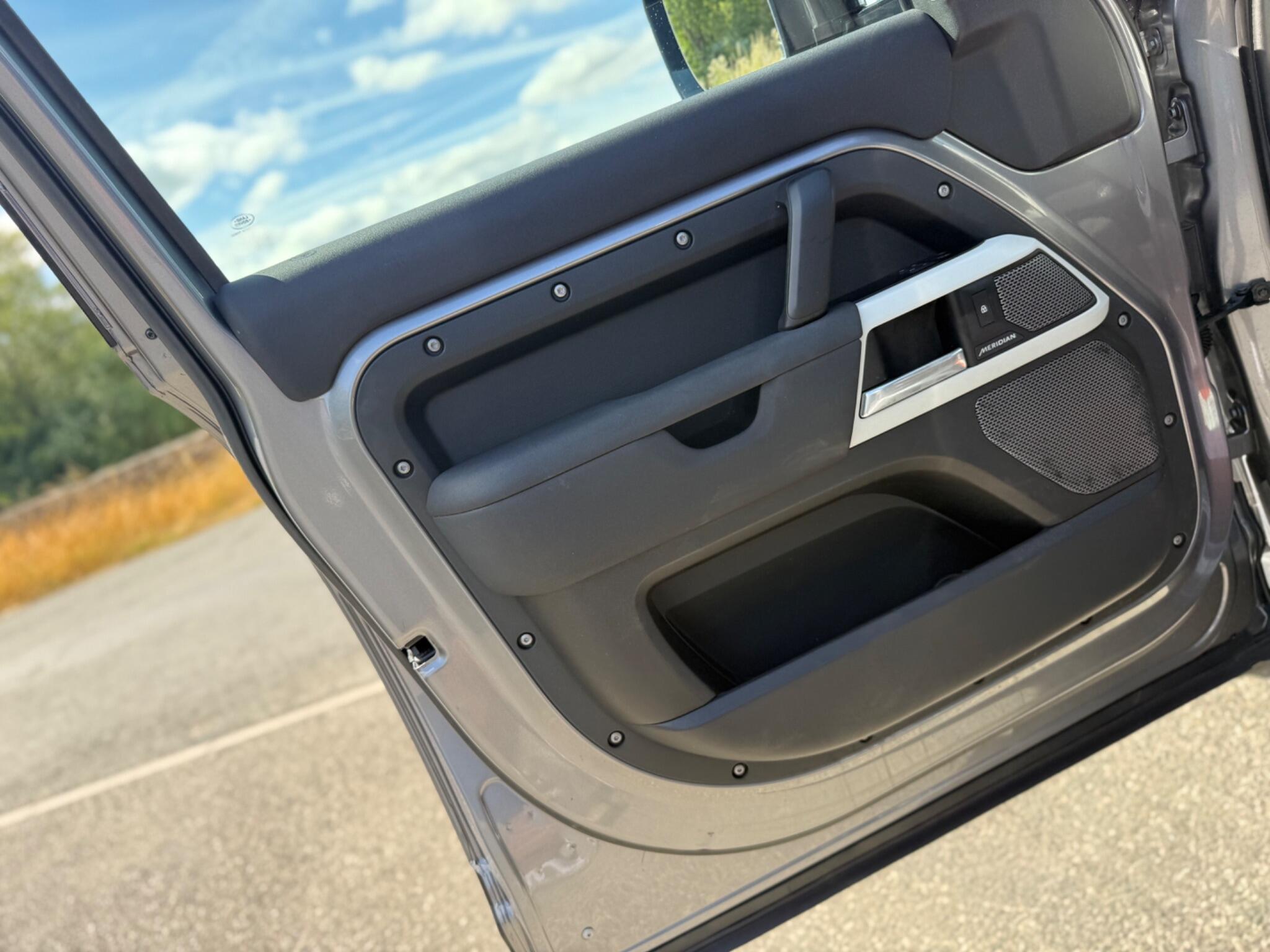 Land Rover Defender 110 - Image 8