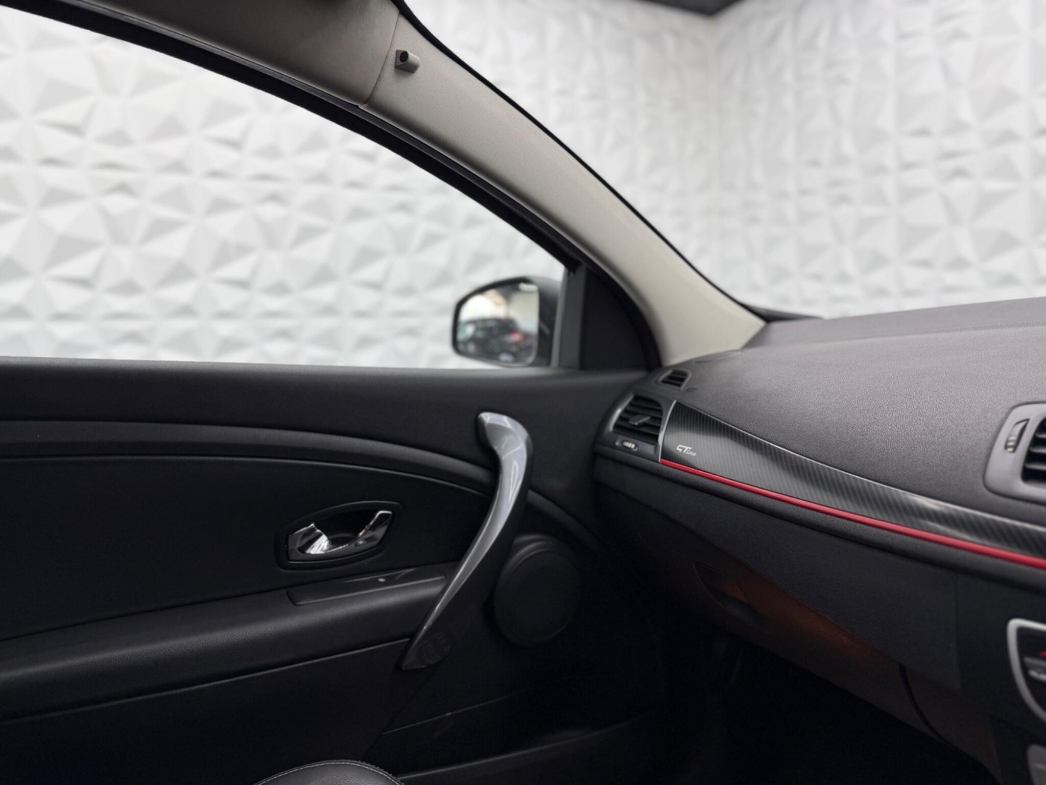 Renault Megane - Image 24