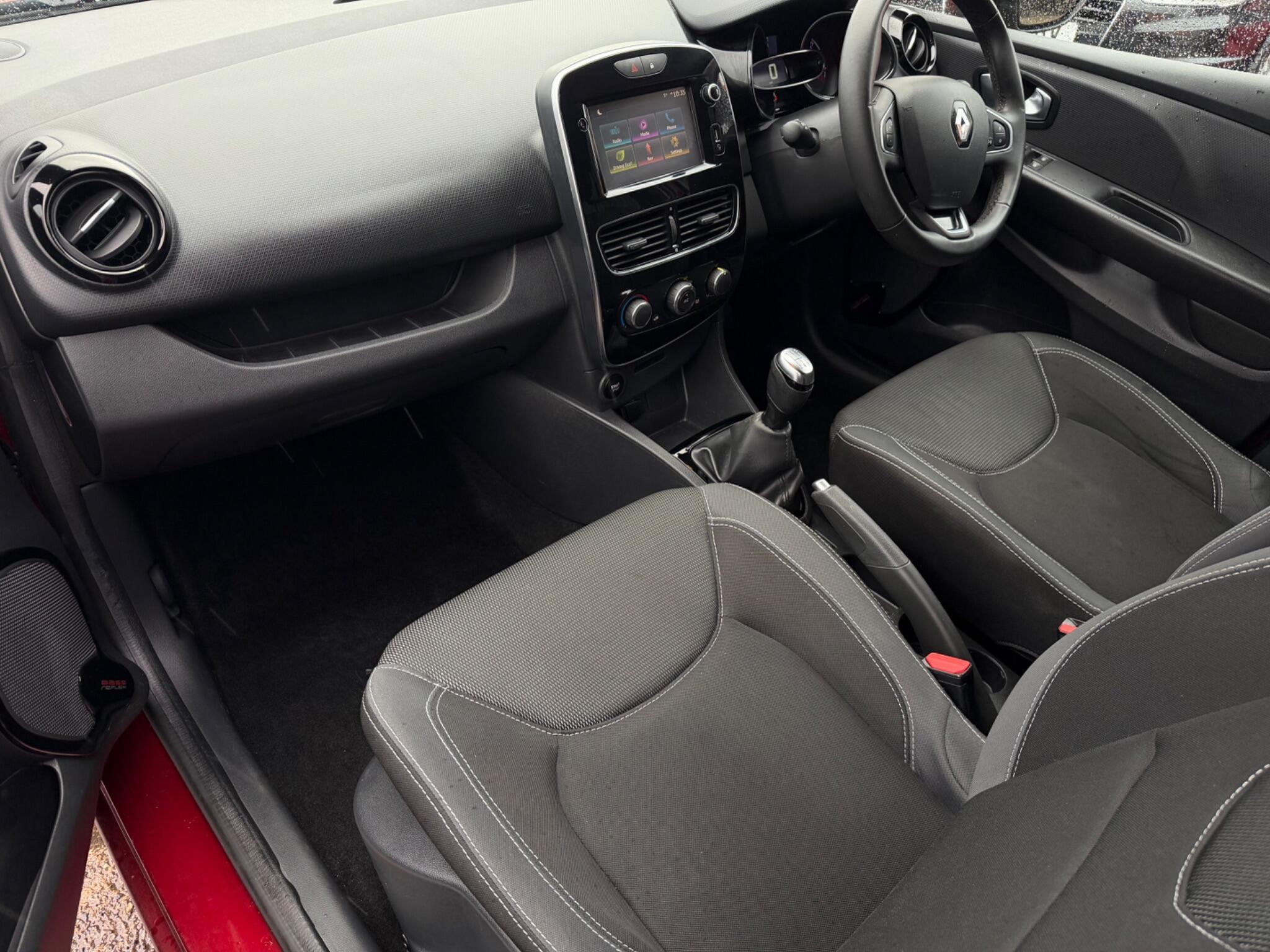 Renault Clio - Image 27