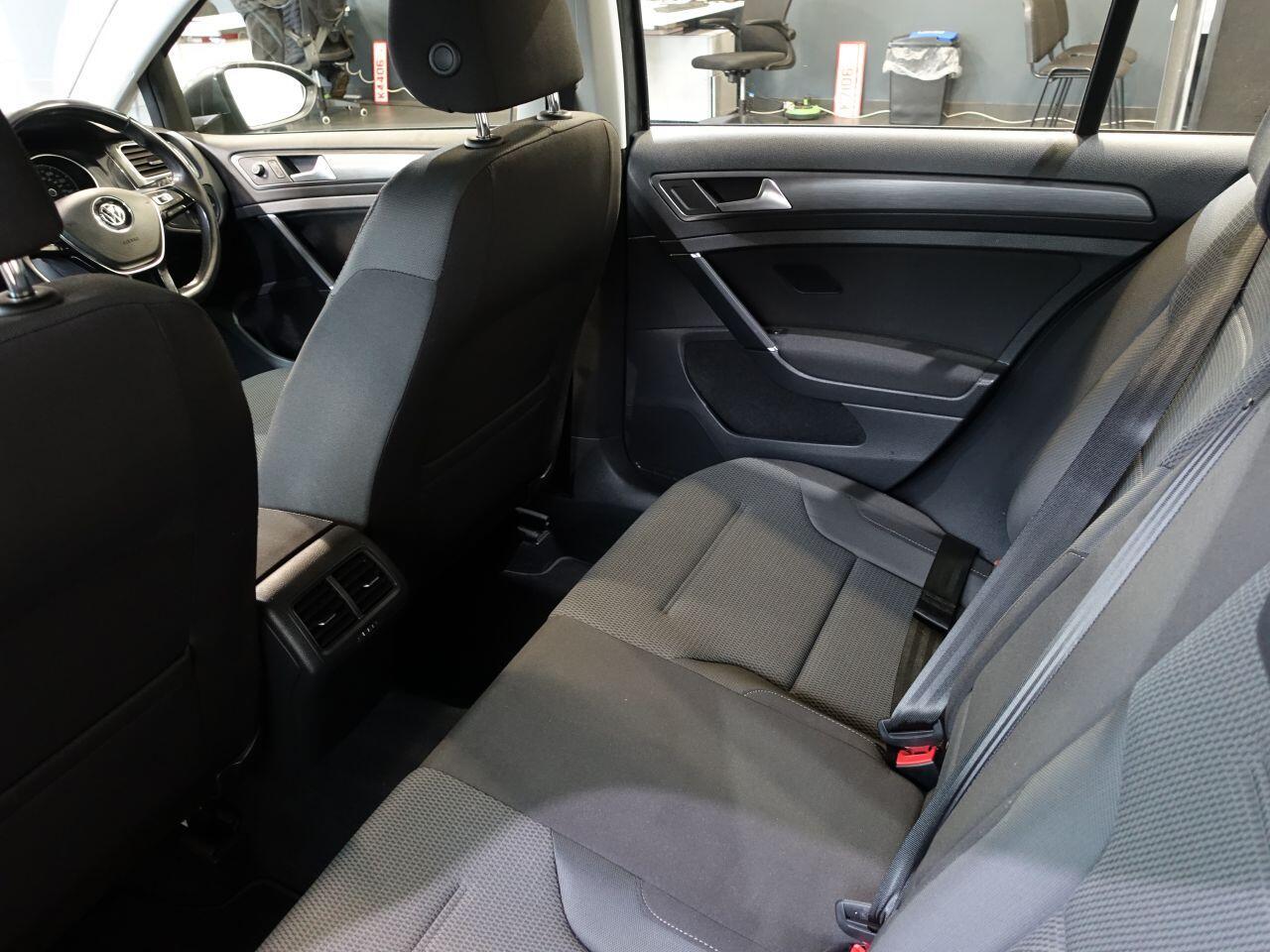 Volkswagen Golf - Image 16