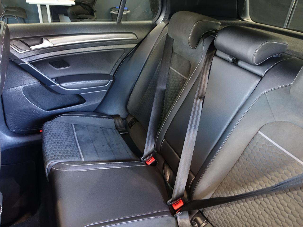 Volkswagen Golf - Image 19