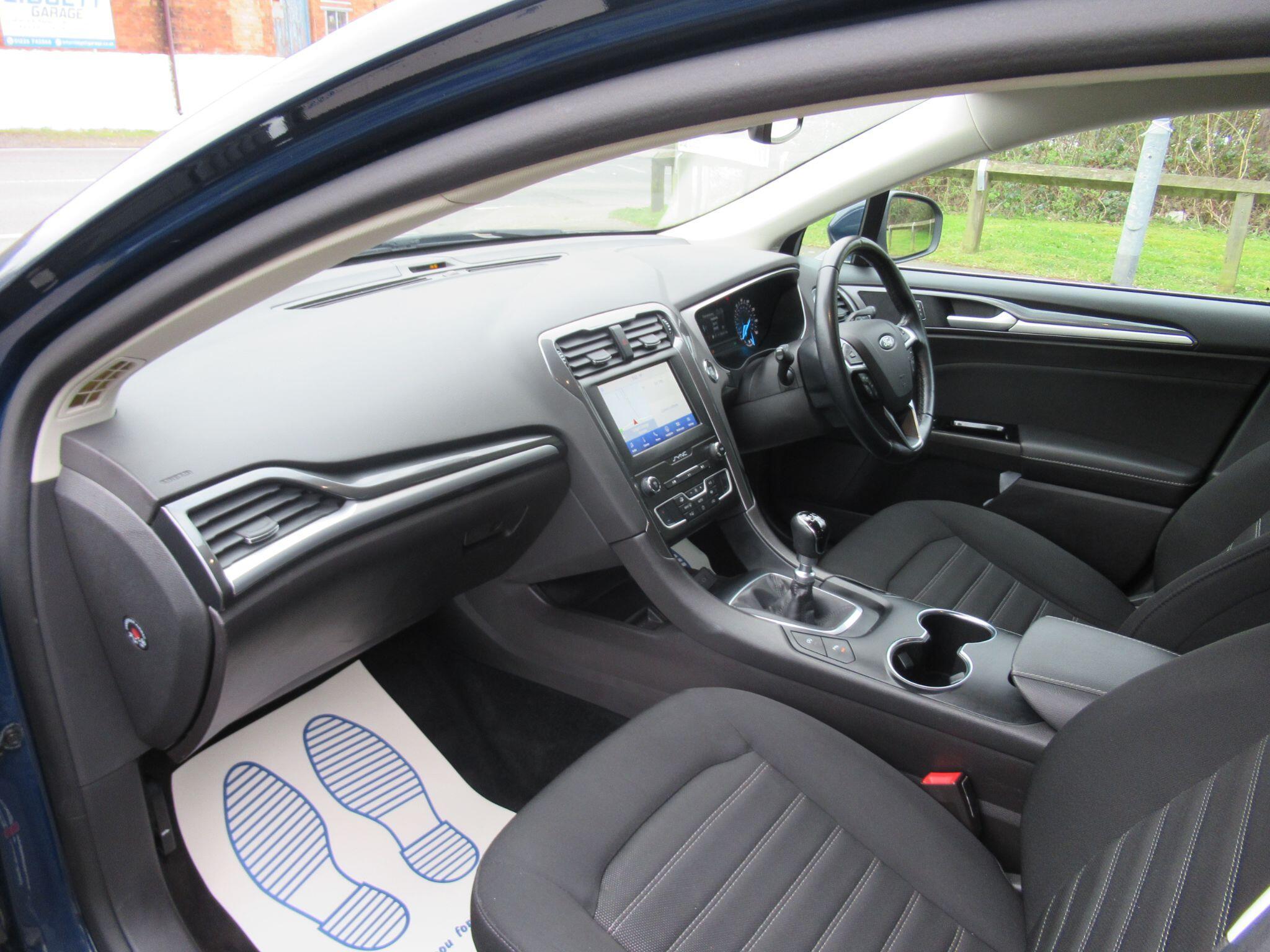 Ford Mondeo - Image 15