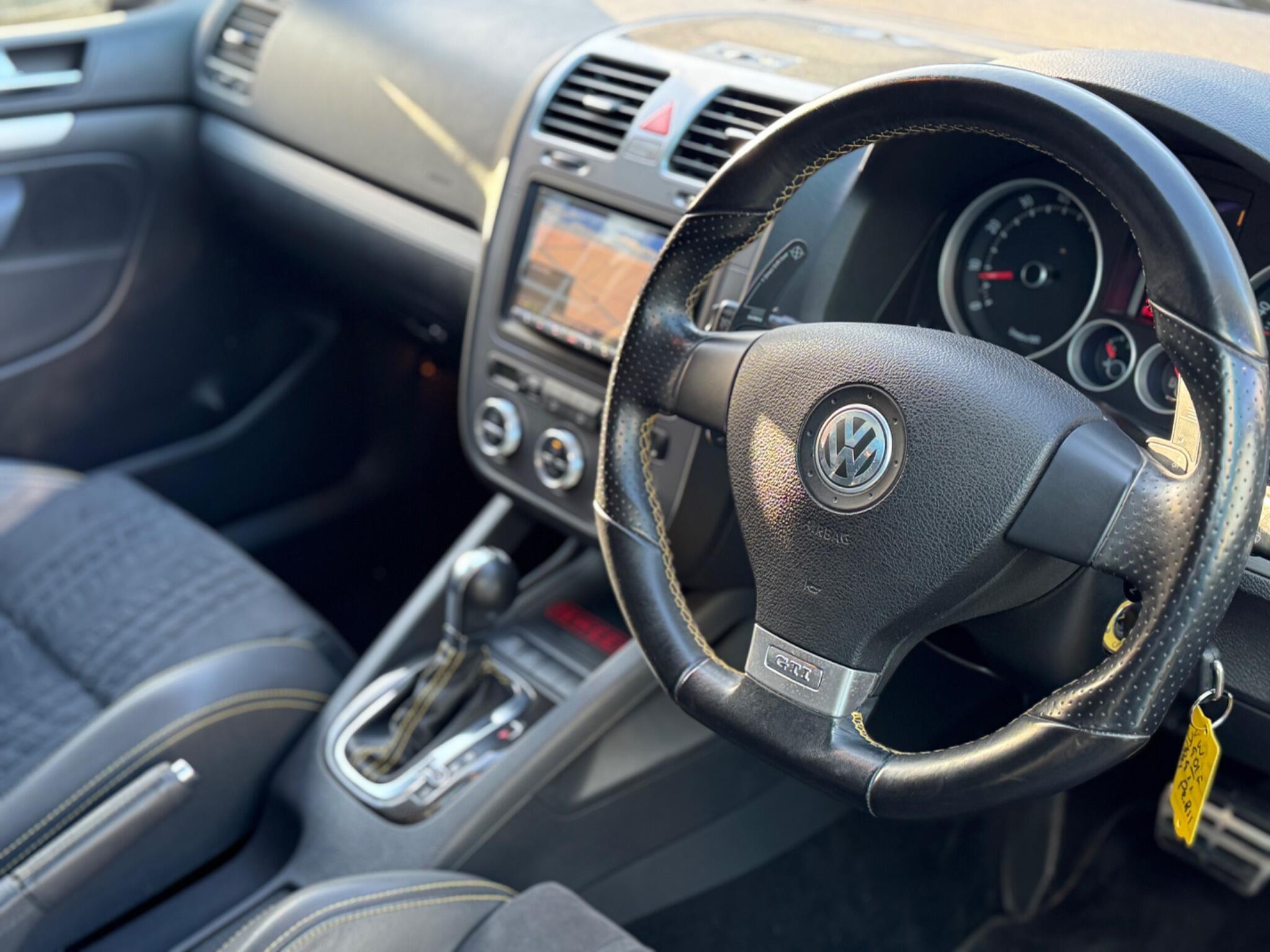 Volkswagen Golf - Image 33
