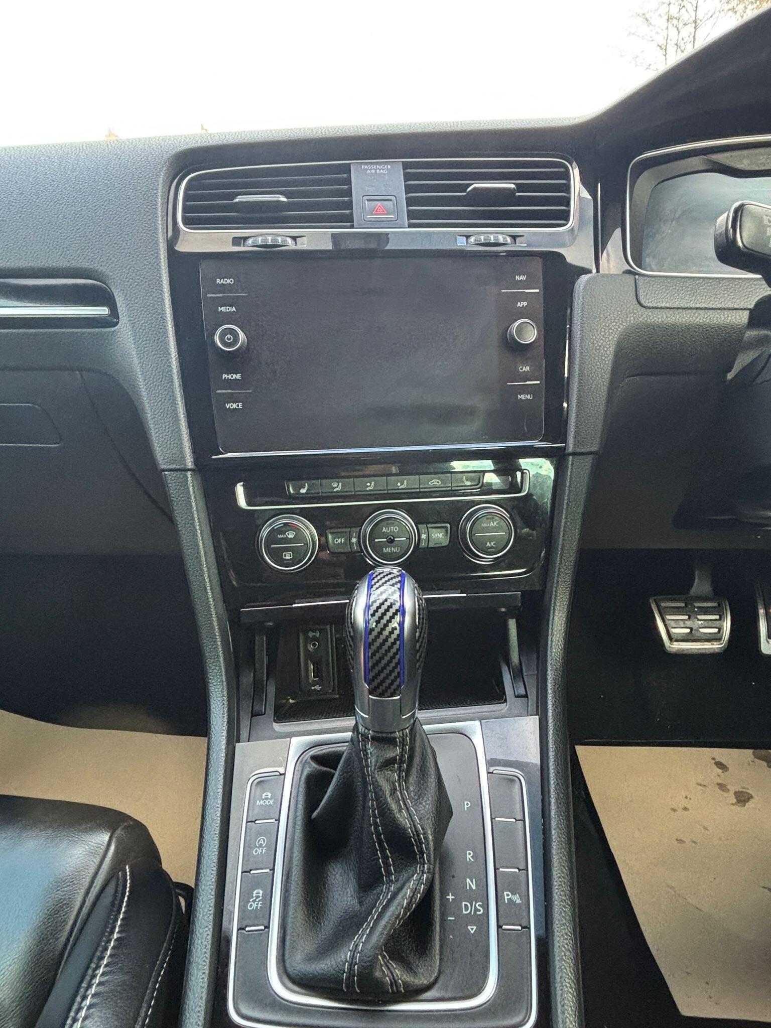 Volkswagen Golf - Image 28