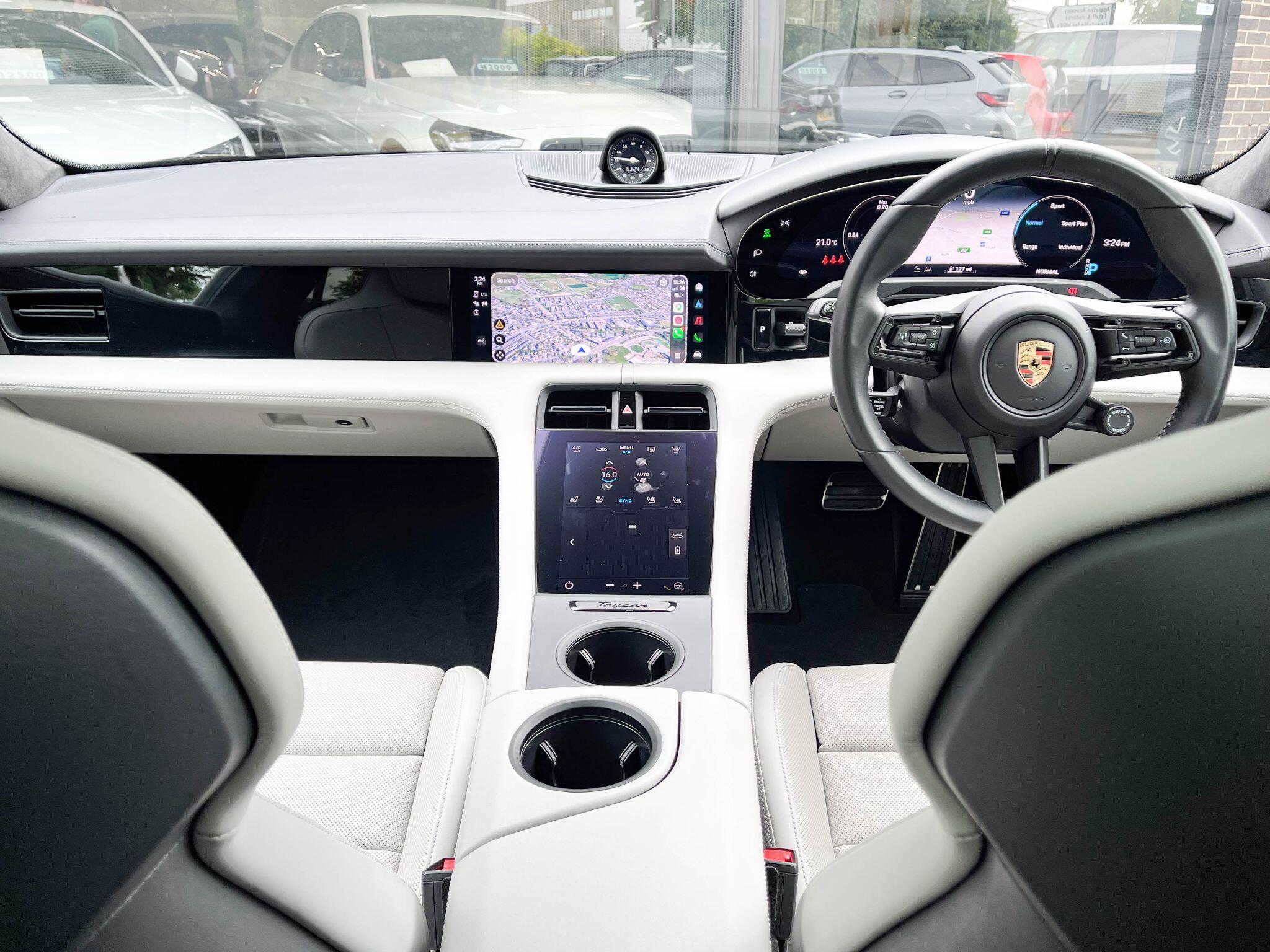 Porsche Taycan - Image 9