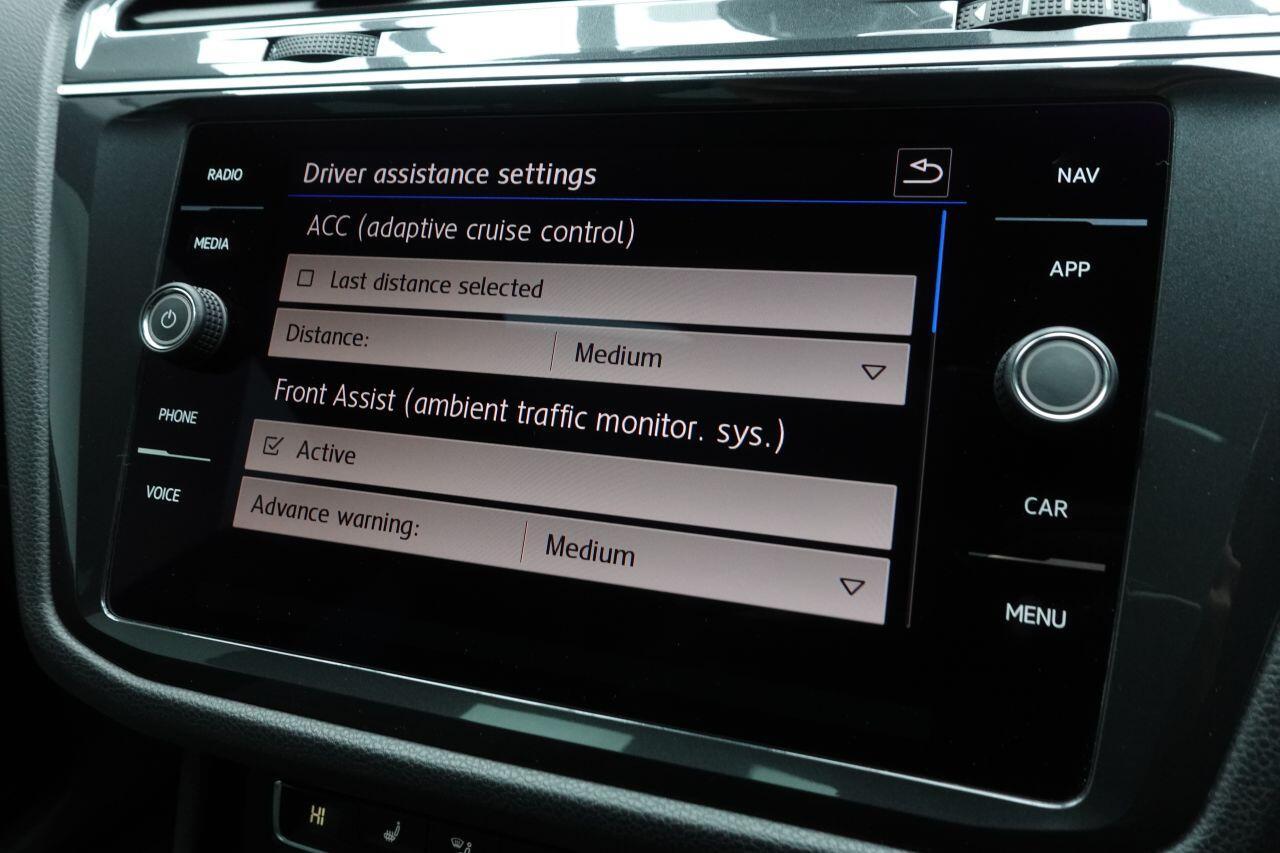 Volkswagen Tiguan - Image 24