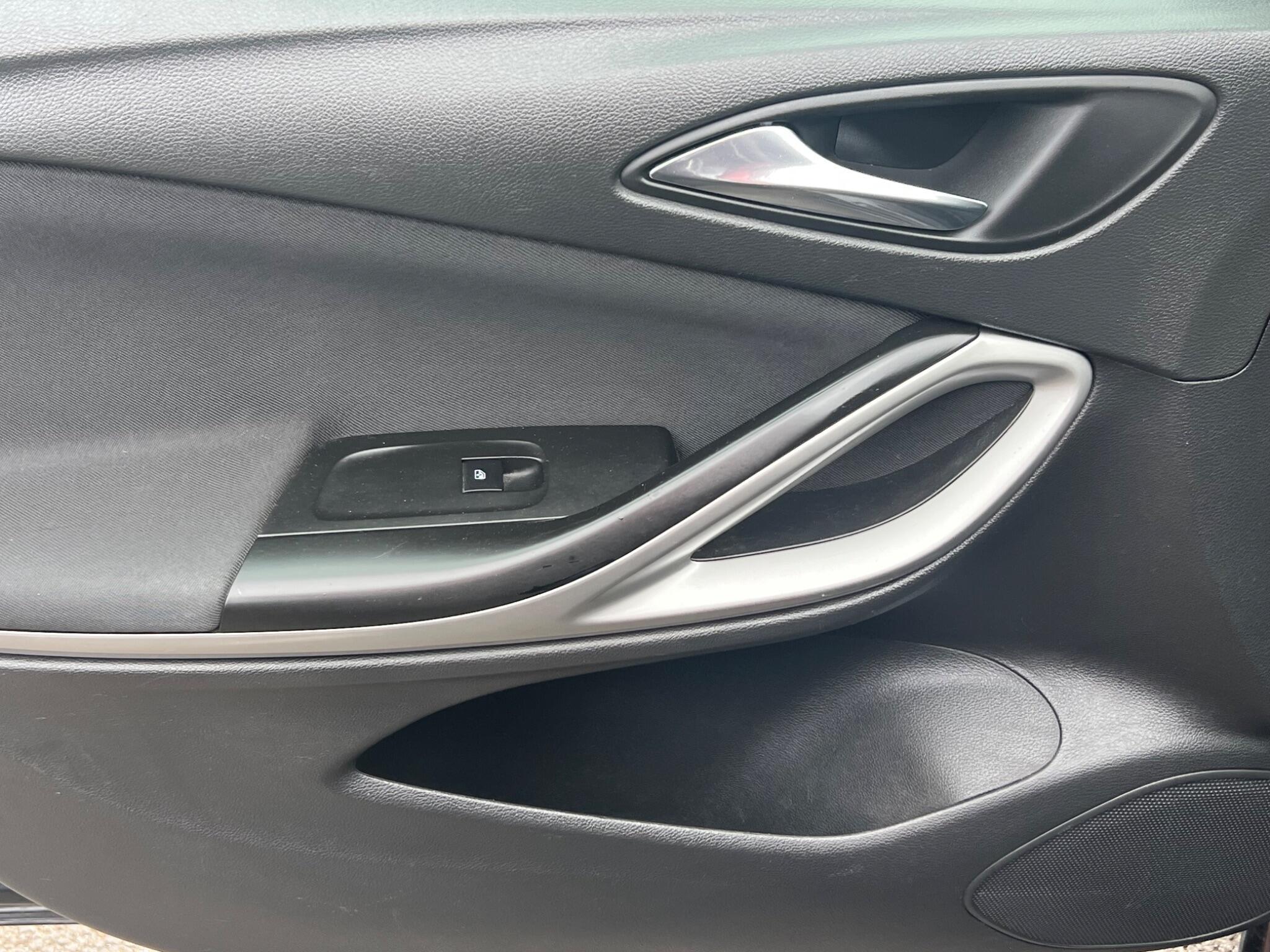 Vauxhall Astra - Image 38