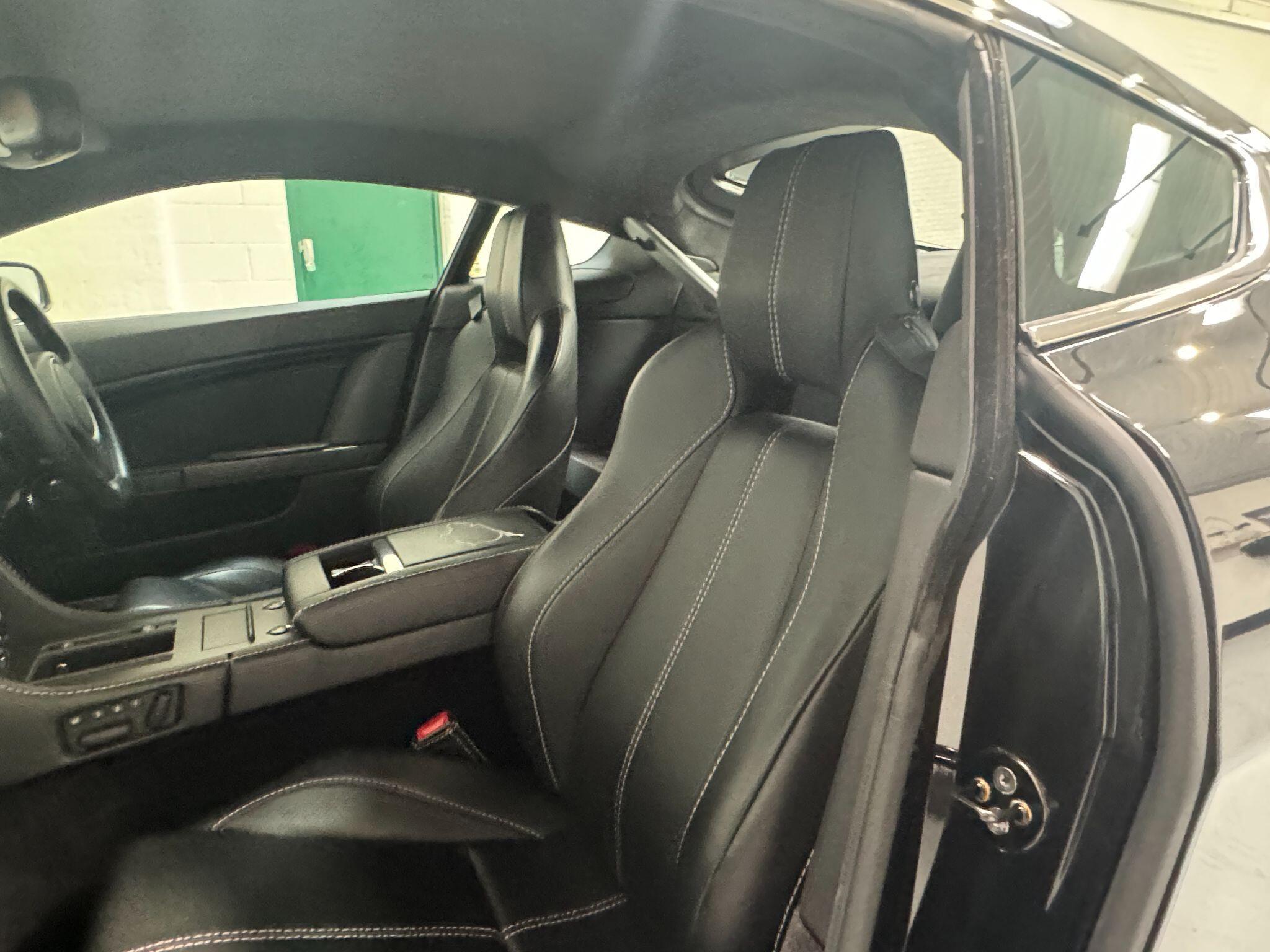 Aston Martin Vantage - Image 36