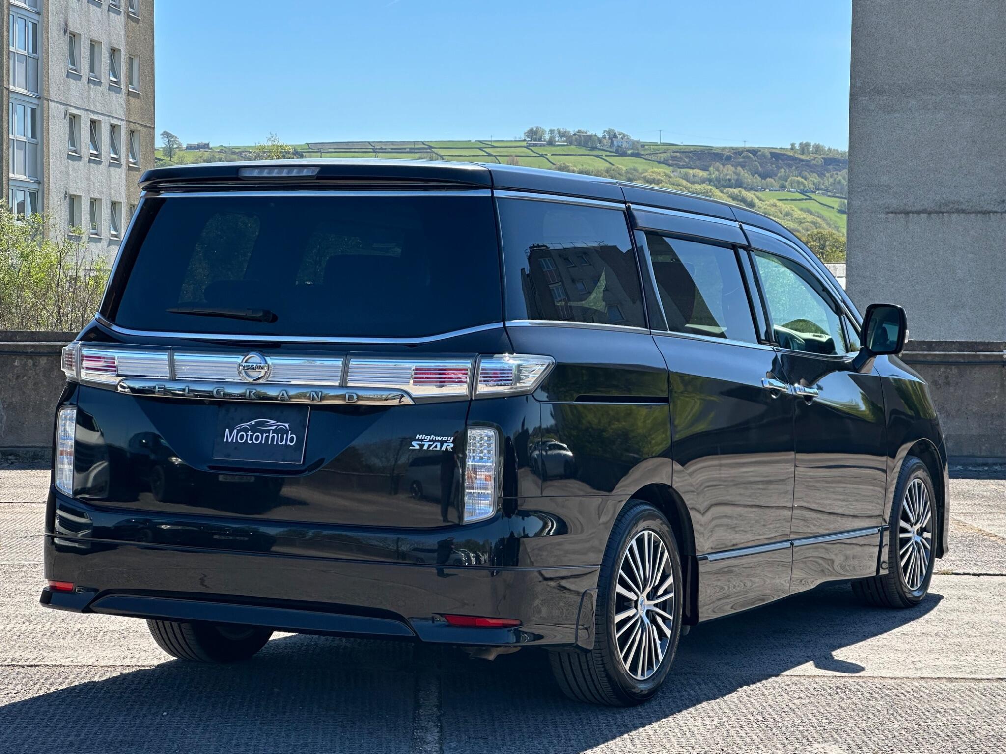 Nissan Elgrand - Image 3