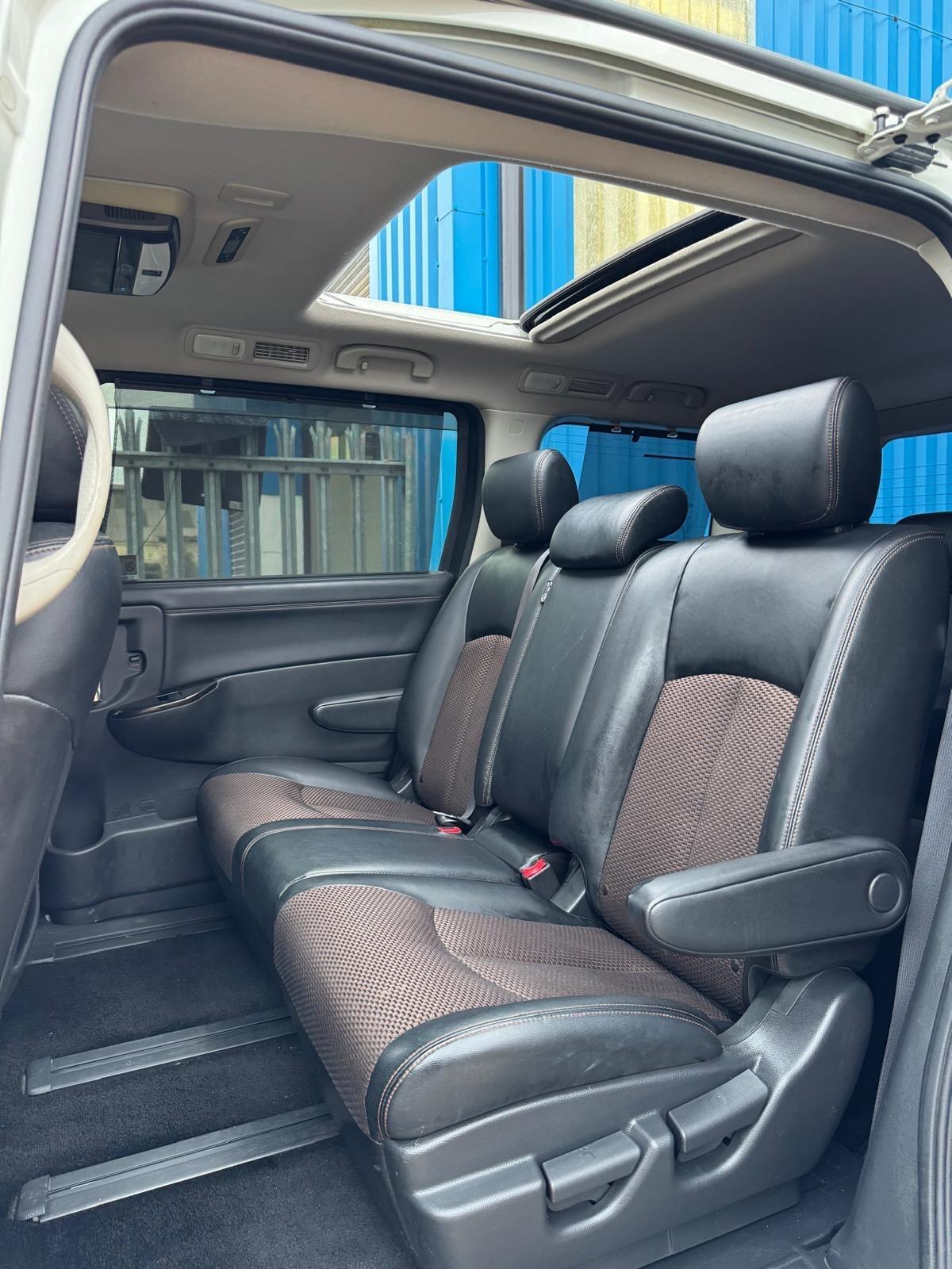 Nissan Elgrand - Image 39