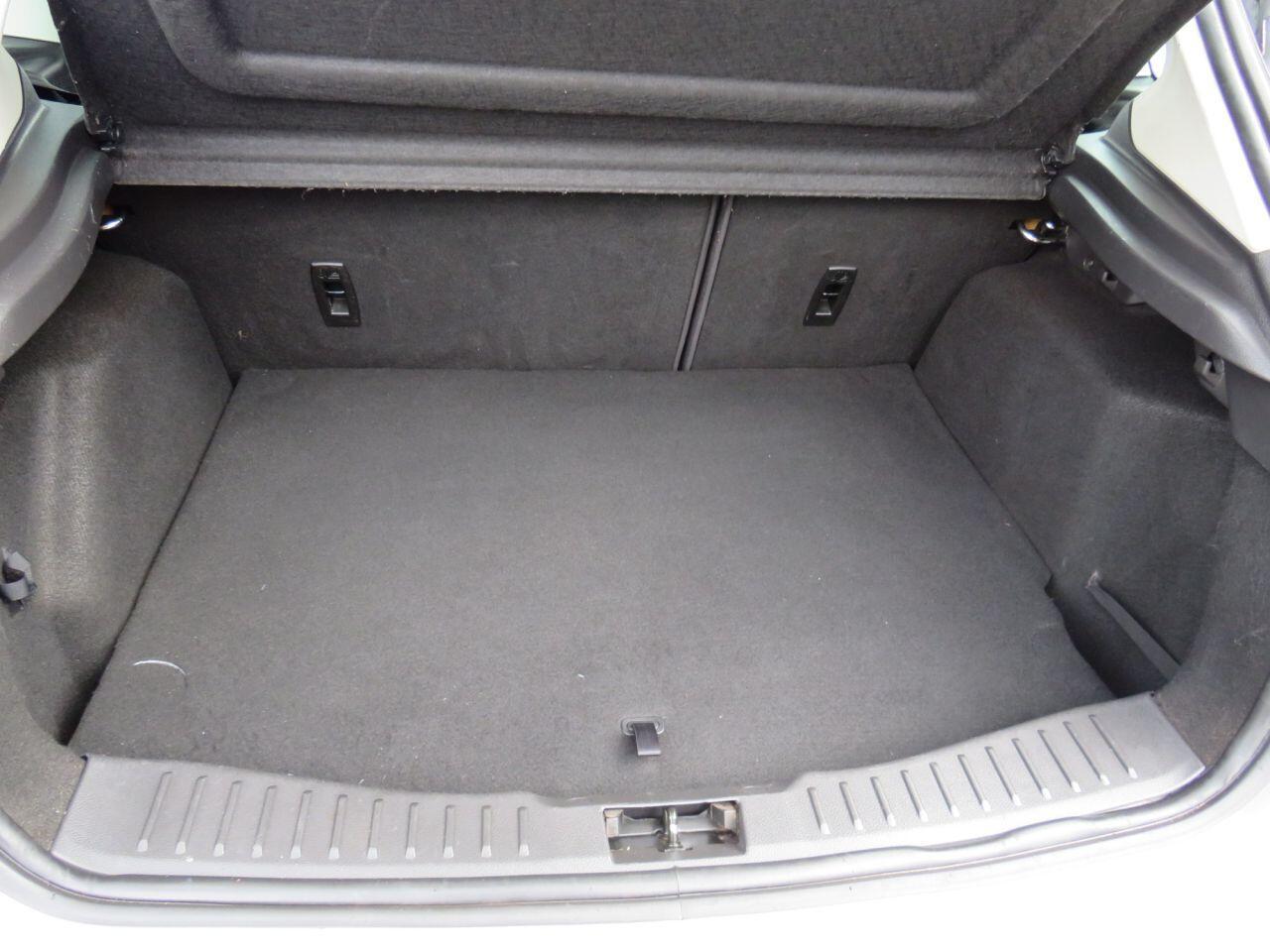 Ford Focus - Image 11