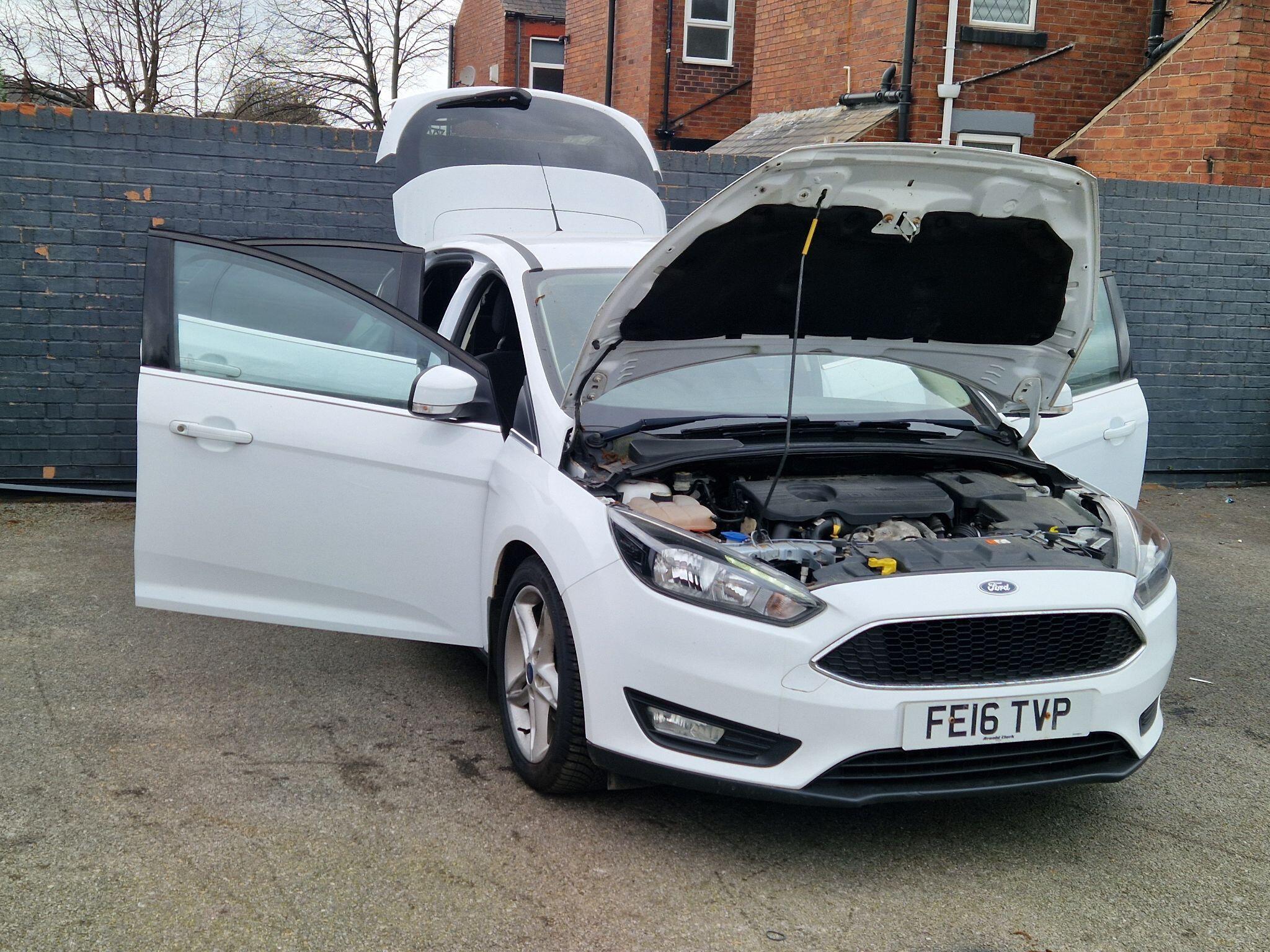 Ford Focus - Image 12