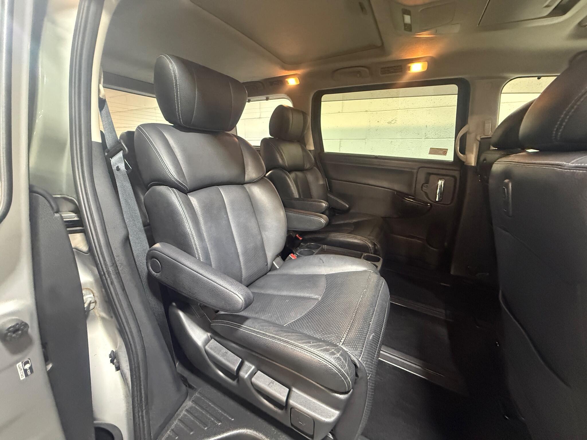 Nissan Elgrand - Image 12