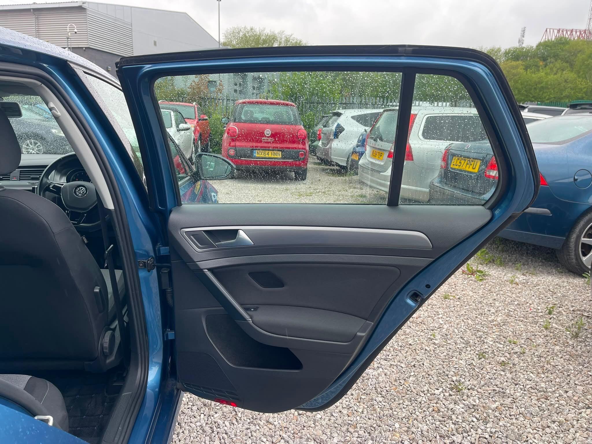 Volkswagen Golf - Image 13