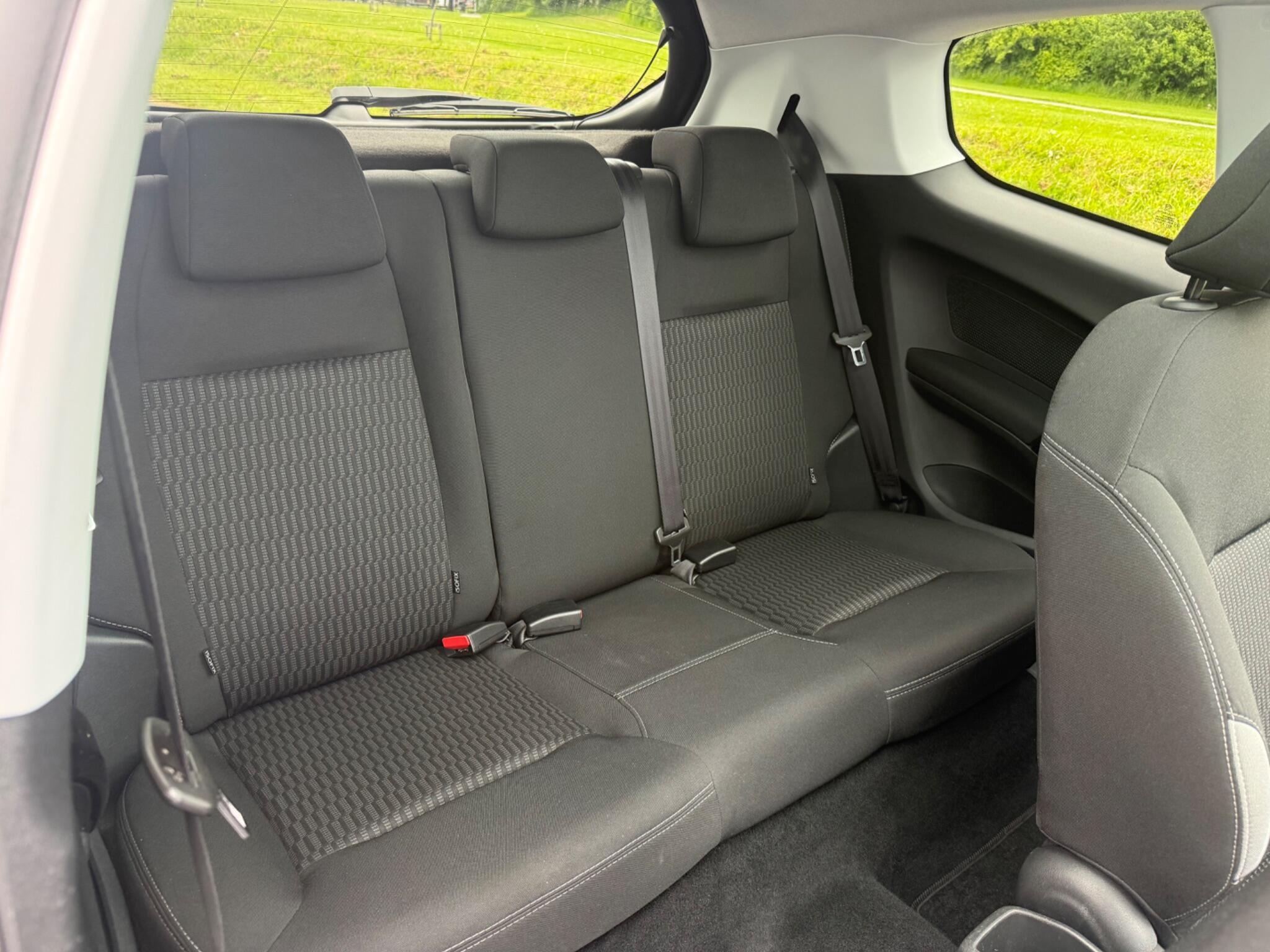 Peugeot 208 - Image 17
