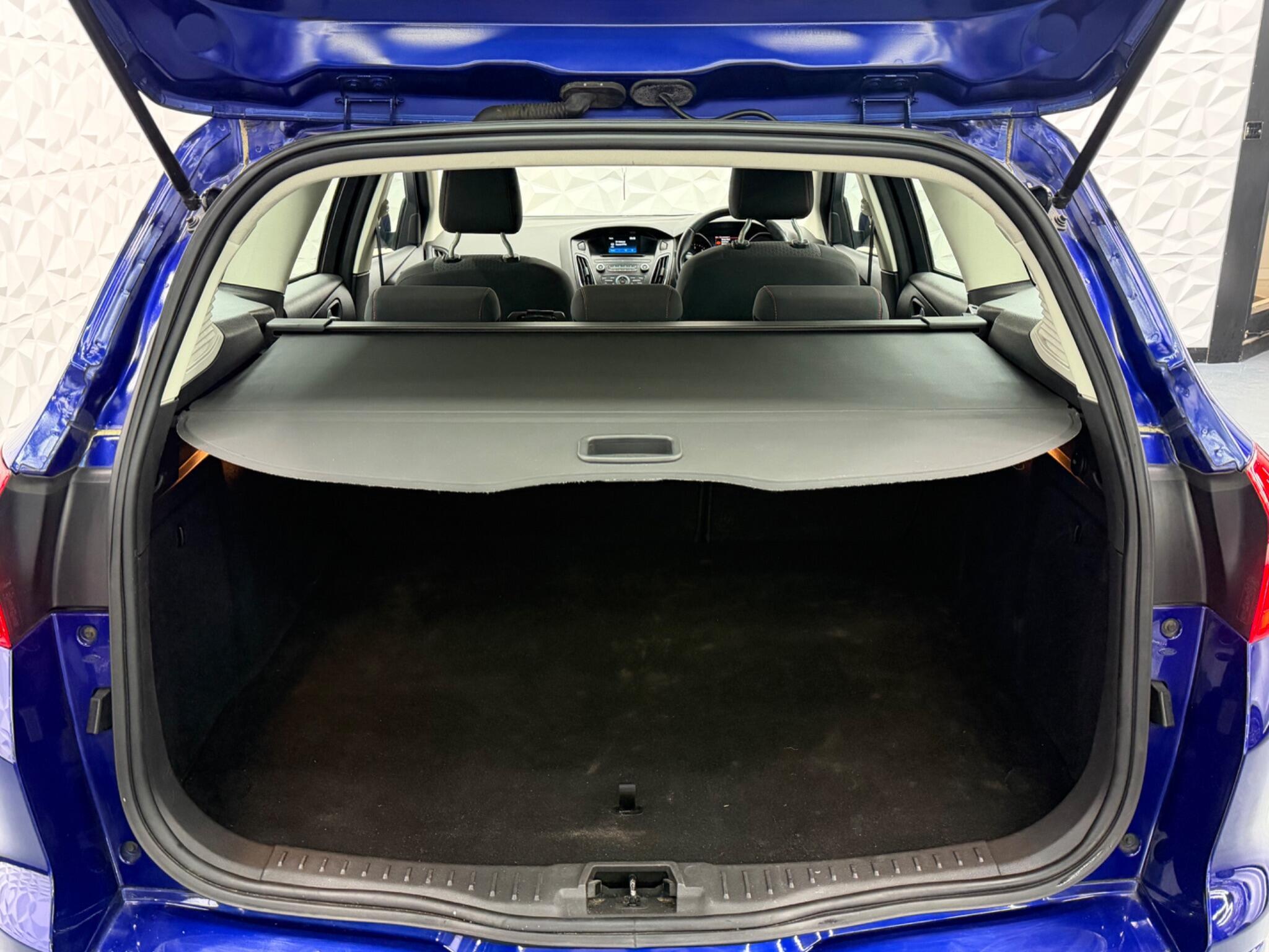Ford Focus - Image 14
