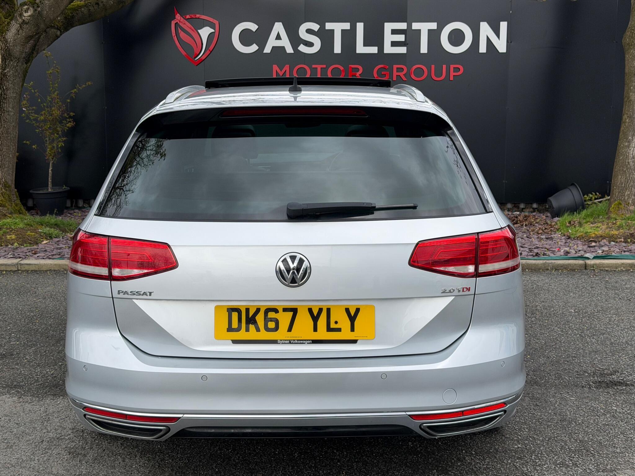 Volkswagen Passat - Image 30