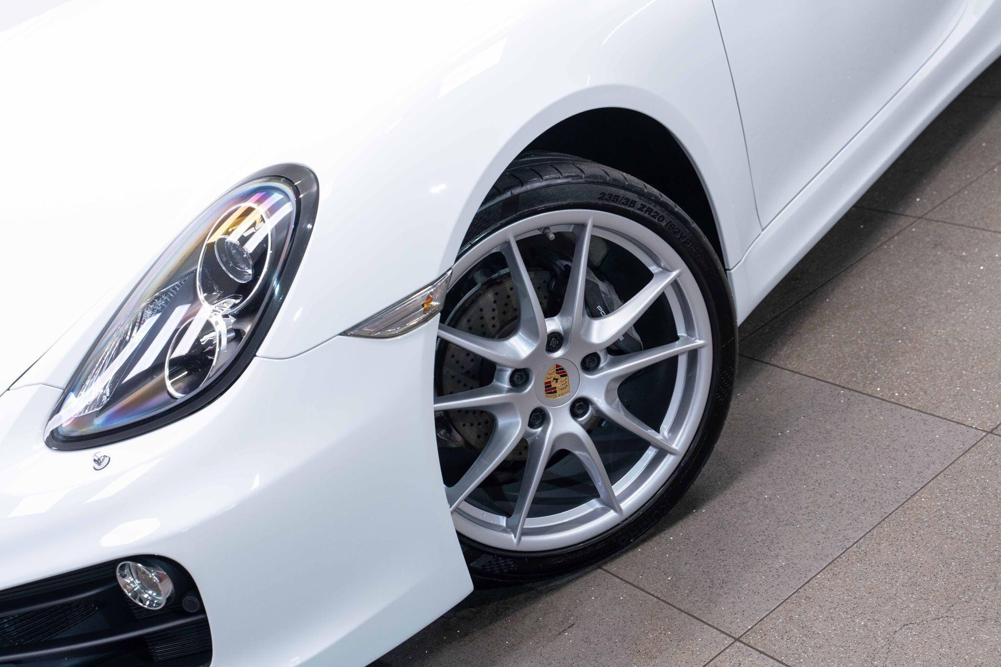 Porsche Cayman - Image 24