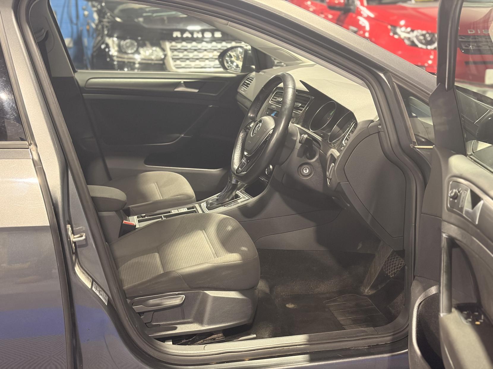 Volkswagen e-Golf - Image 20