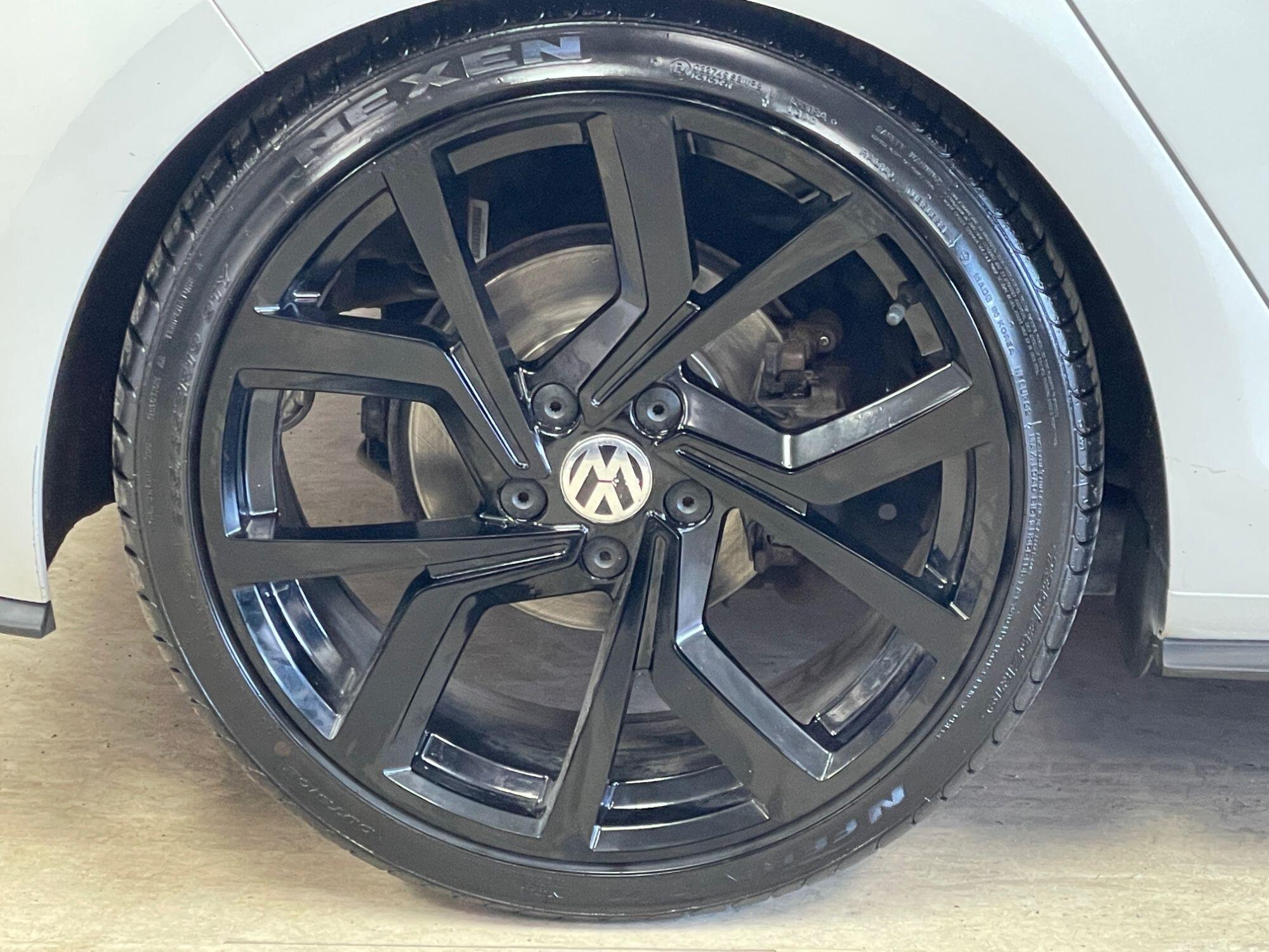 Volkswagen Golf - Image 14