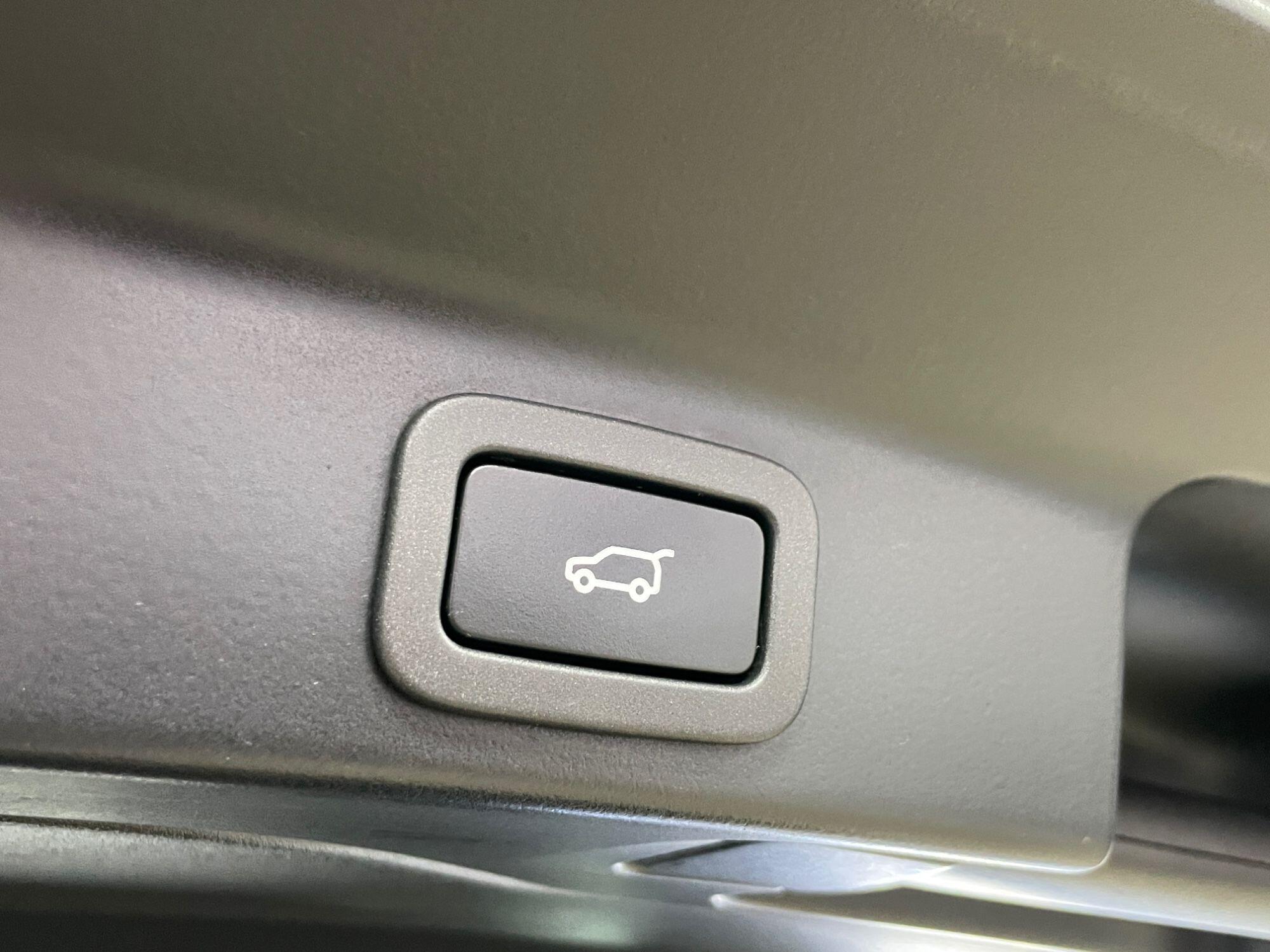 Jaguar F-Pace - Image 19