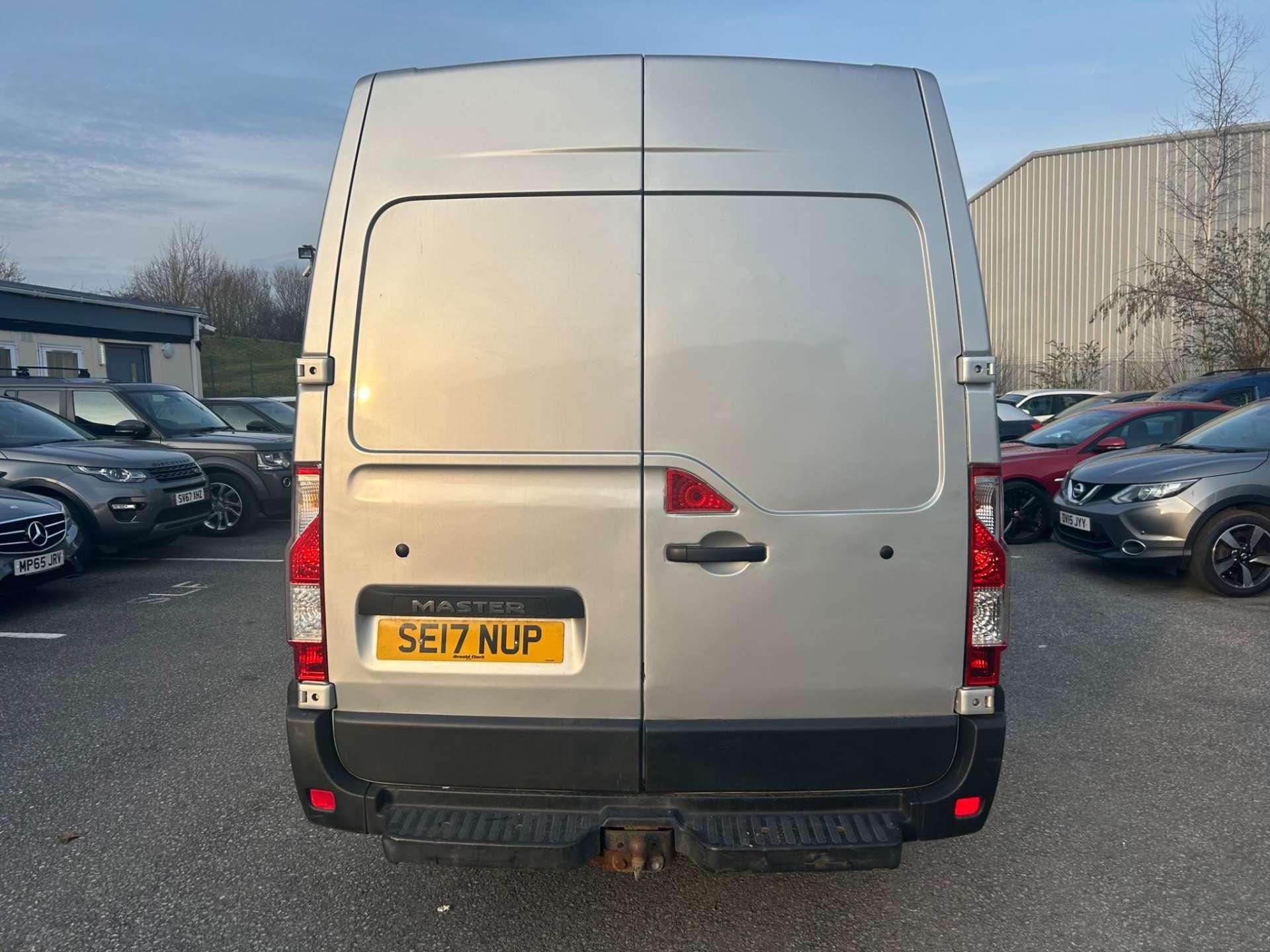 Renault Master - Image 10