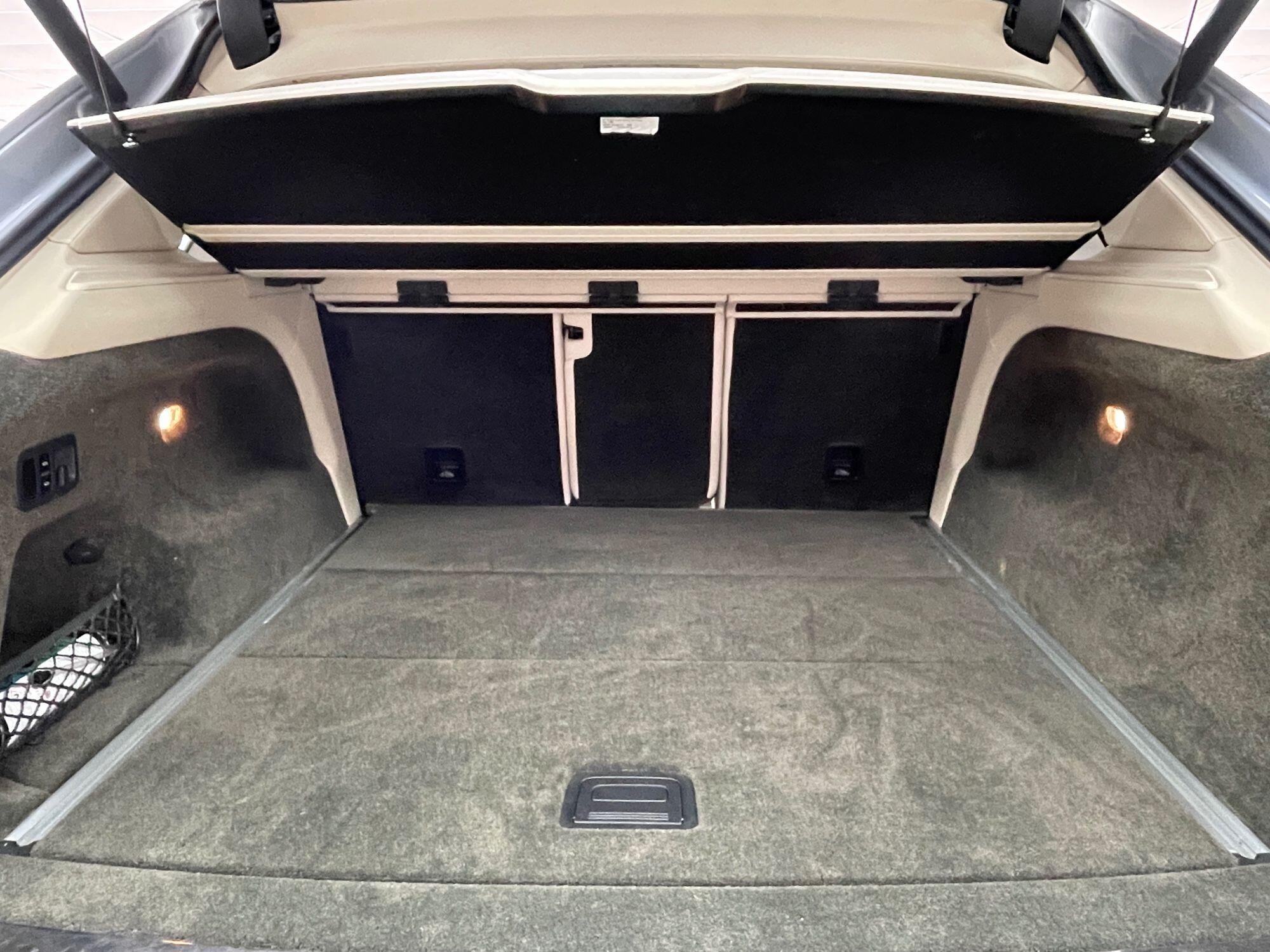 Bentley Bentayga - Image 18