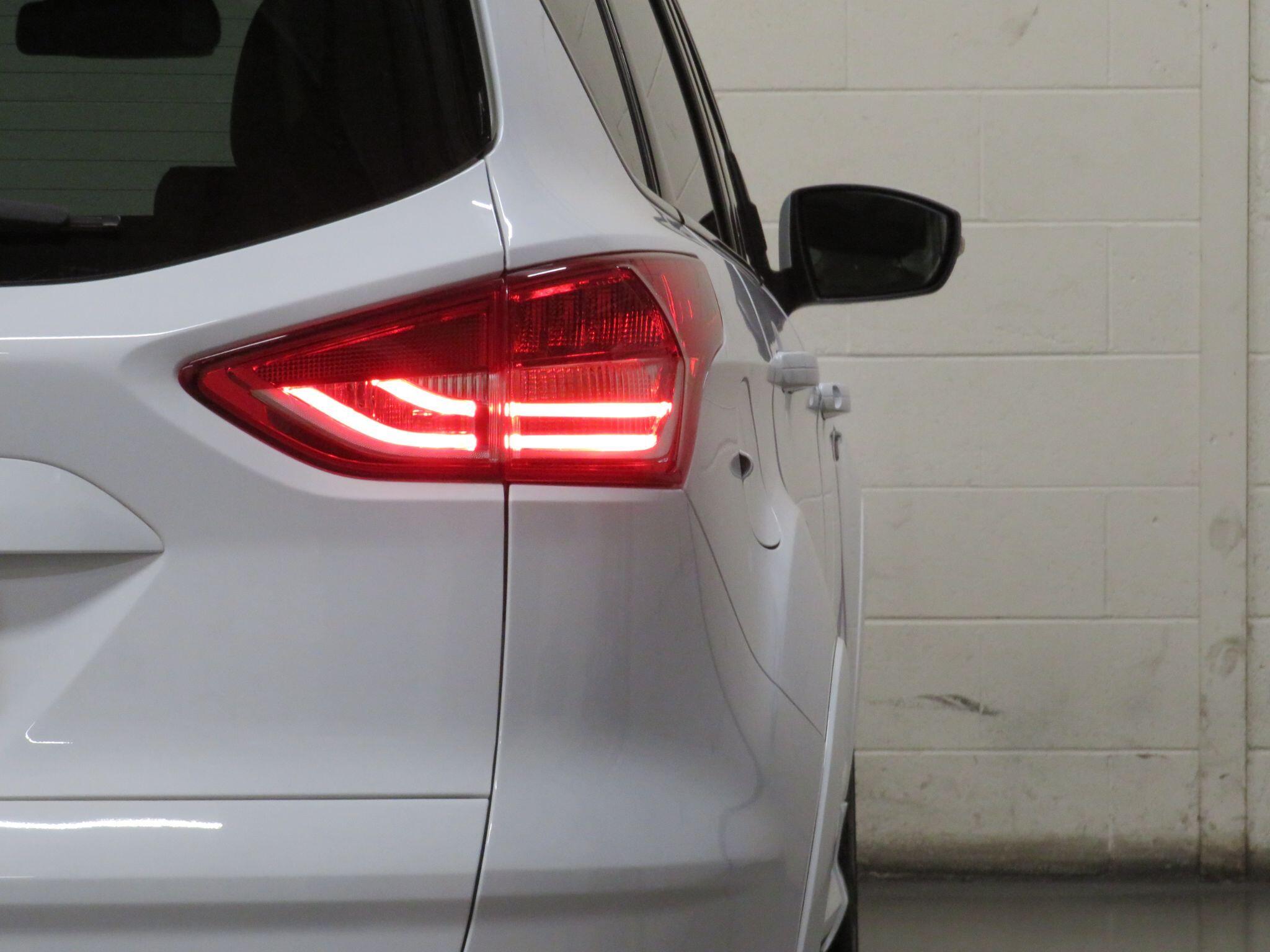 Ford Kuga - Image 13