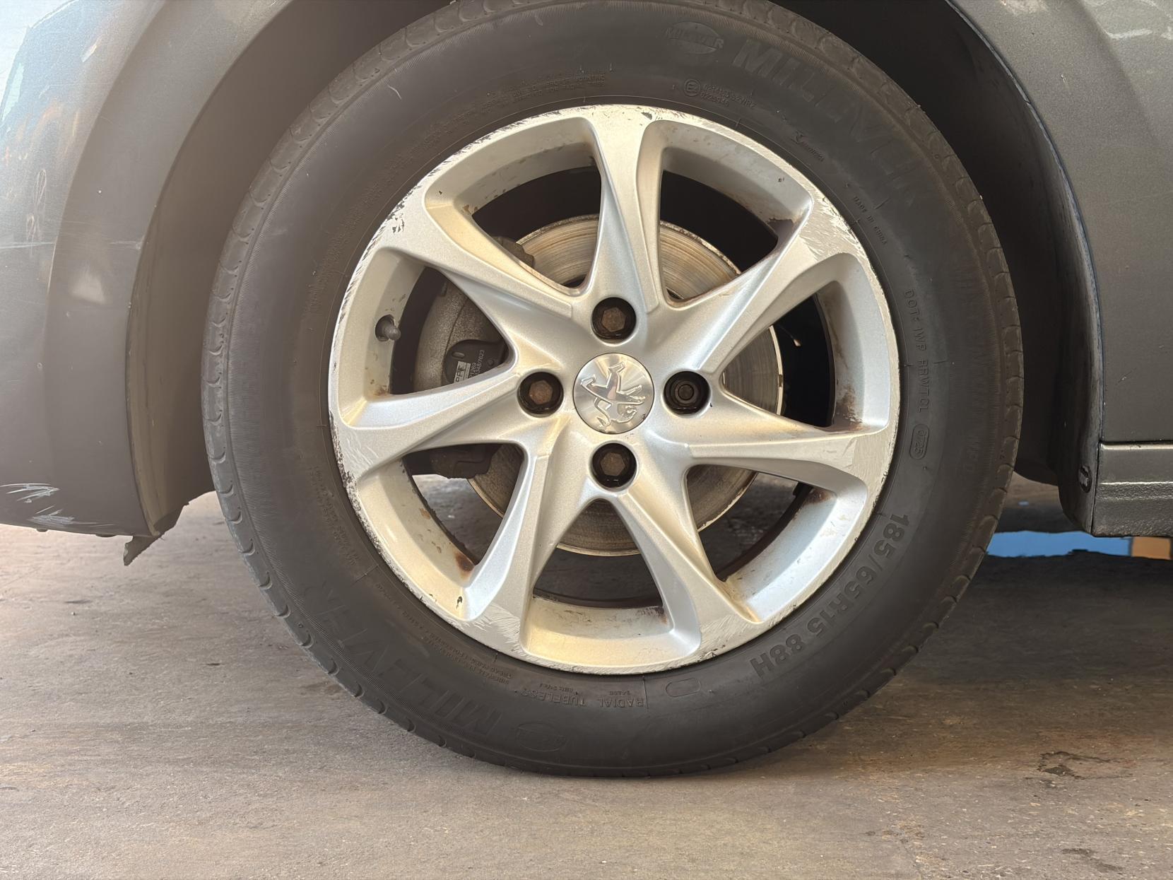Peugeot 208 - Image 12