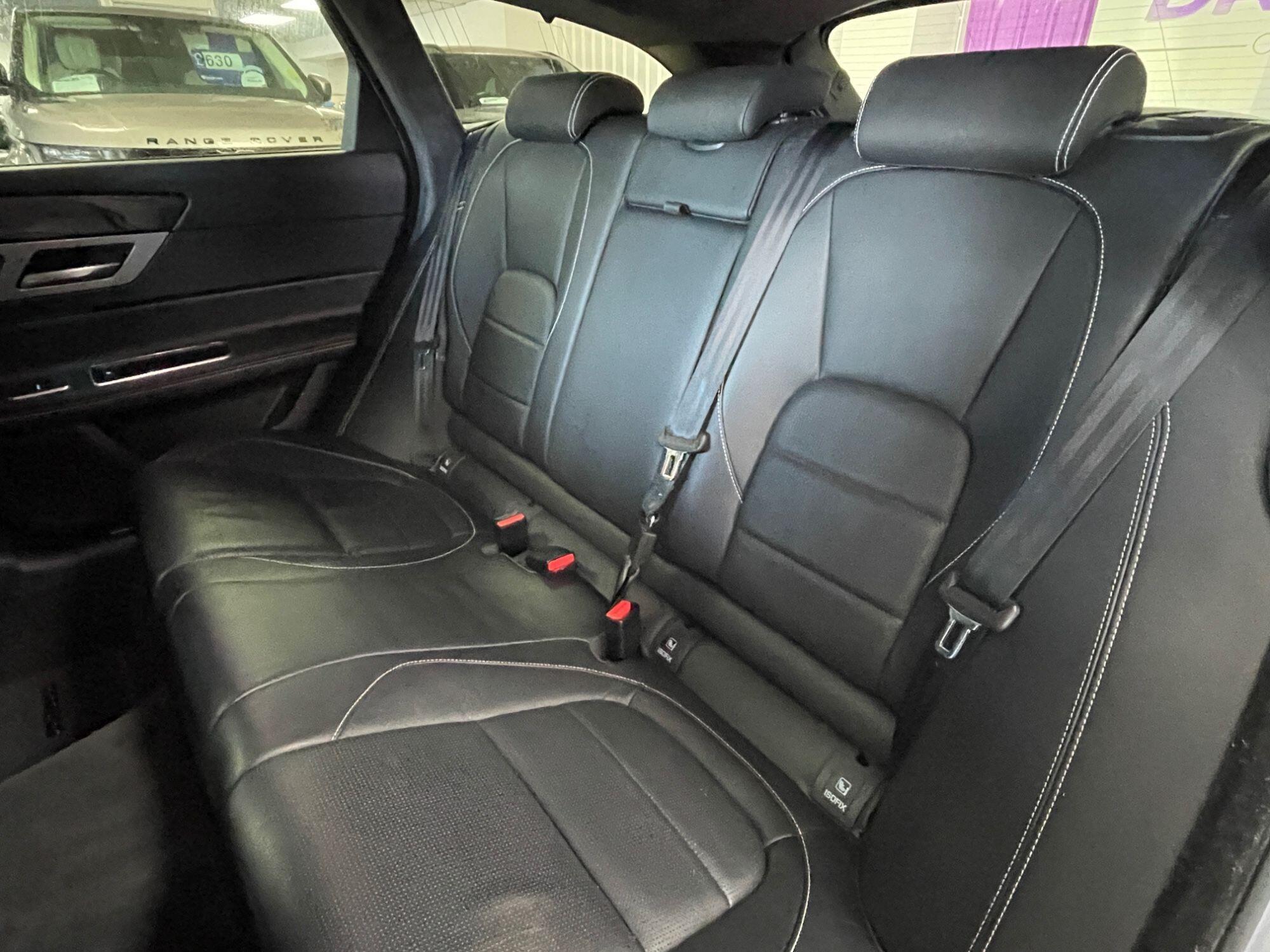 Jaguar XF - Image 30