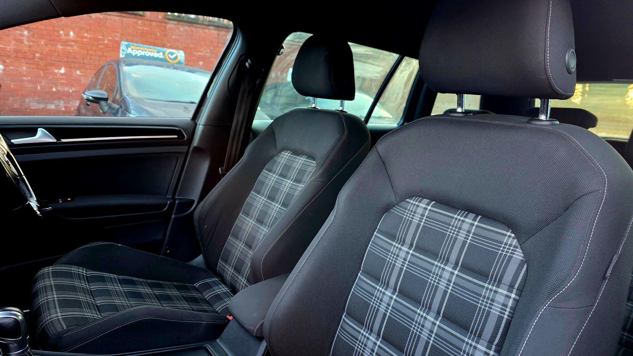 Volkswagen Golf - Image 17