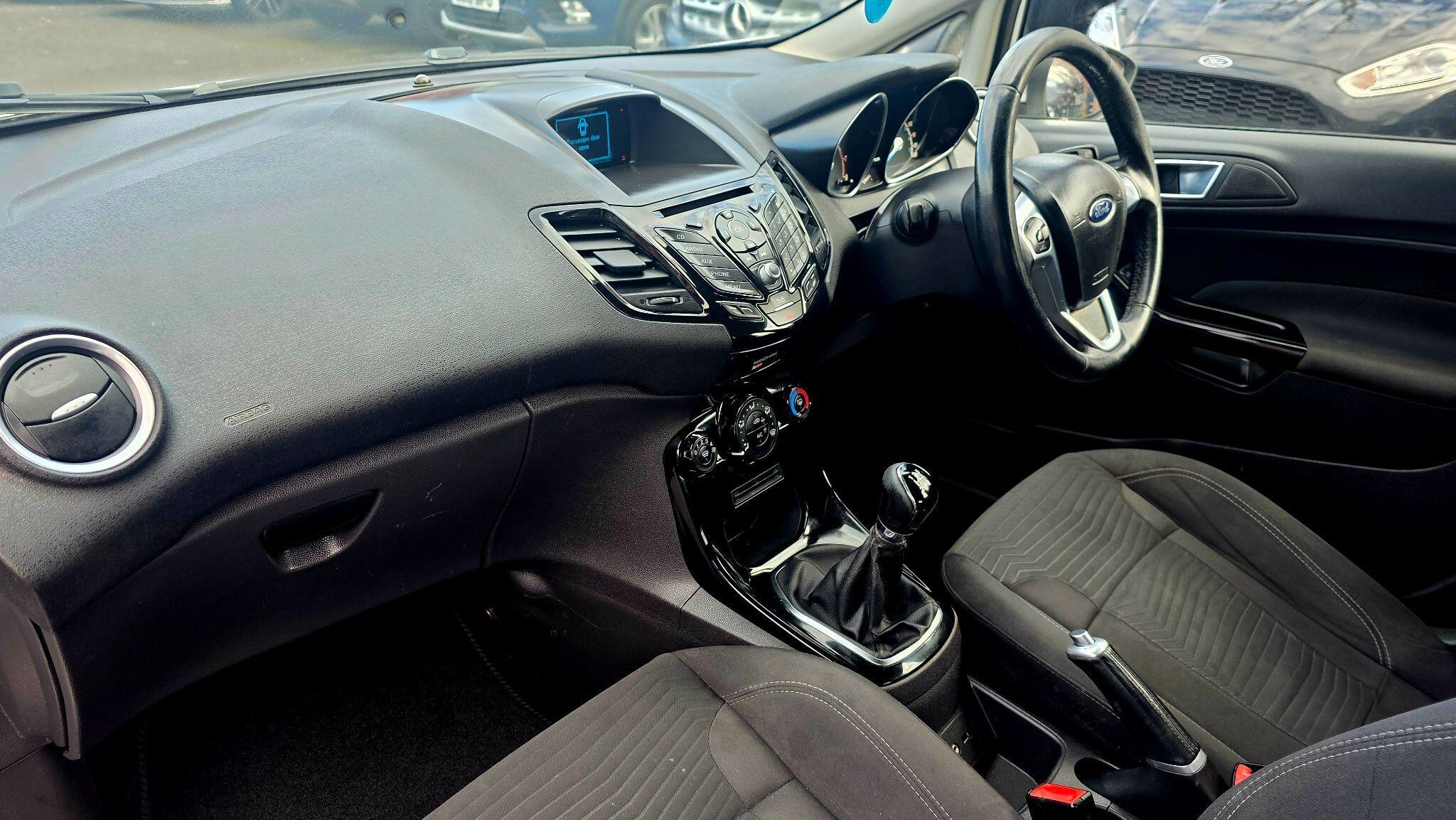 Ford Fiesta - Image 12