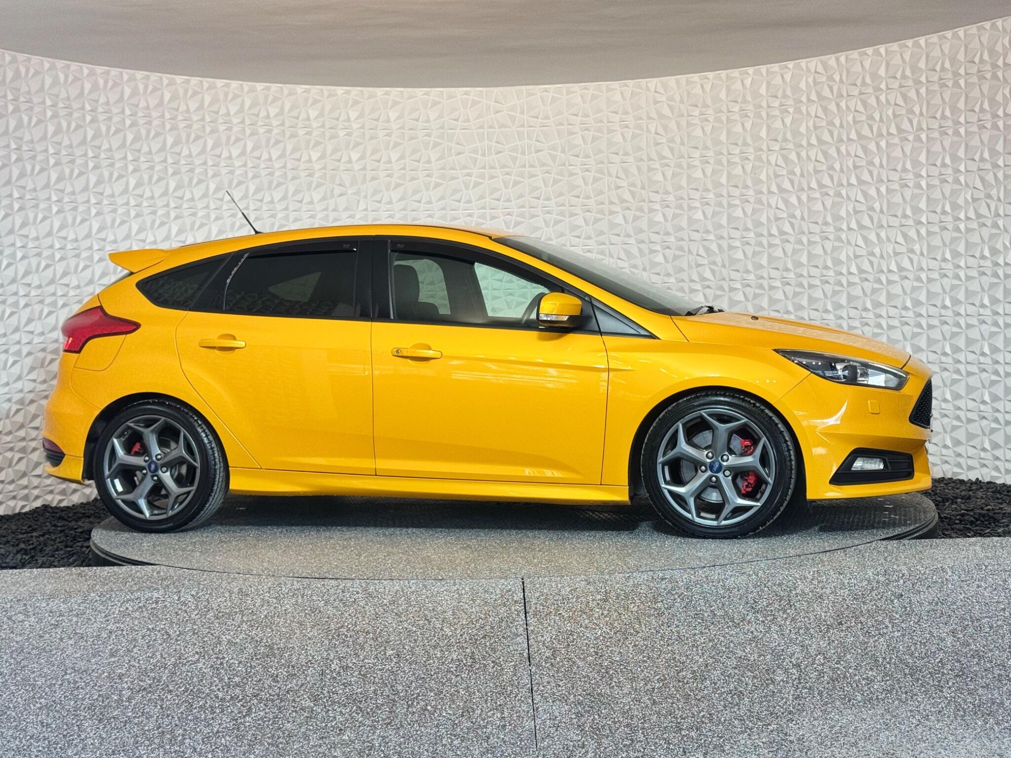 Ford Focus - Image 10