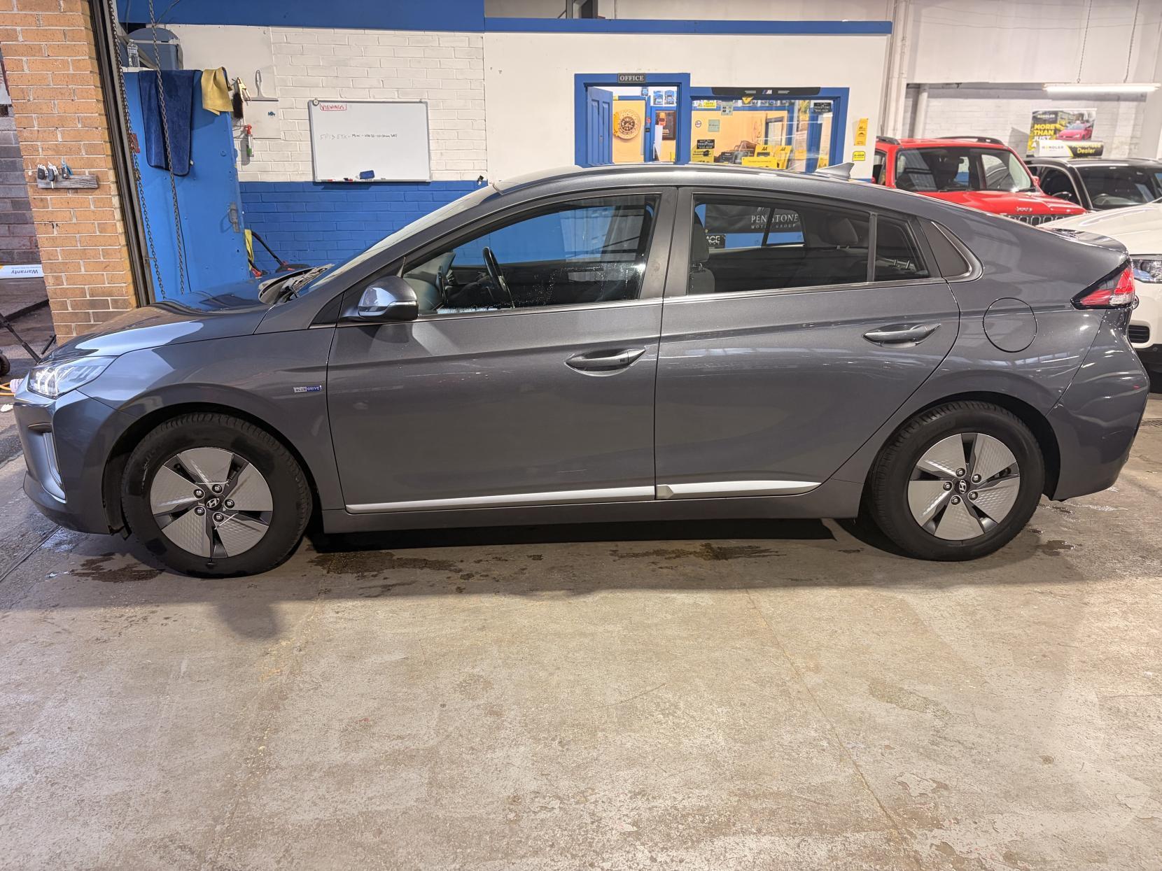 Hyundai Ioniq - Image 4
