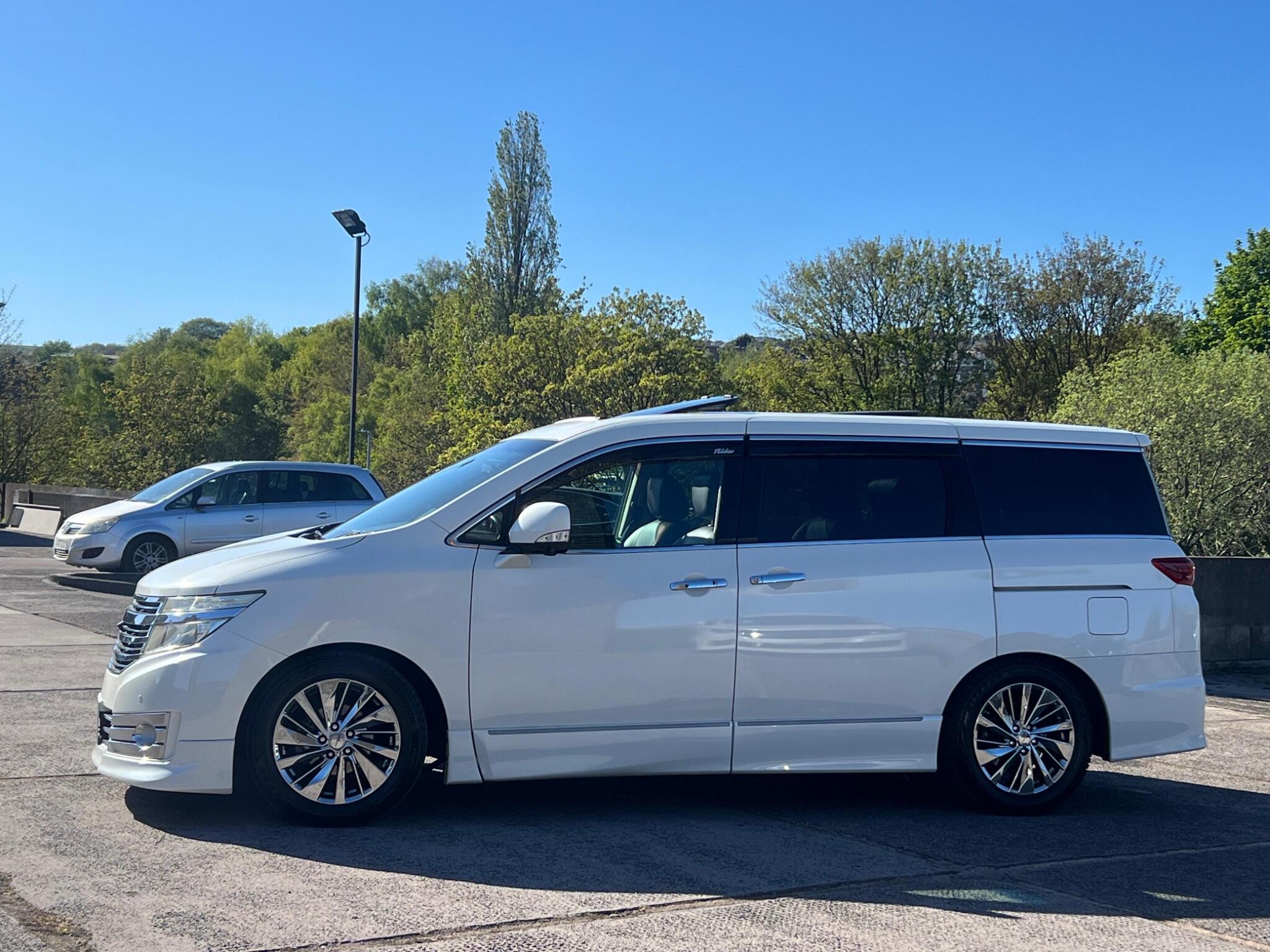 Nissan Elgrand - Image 2